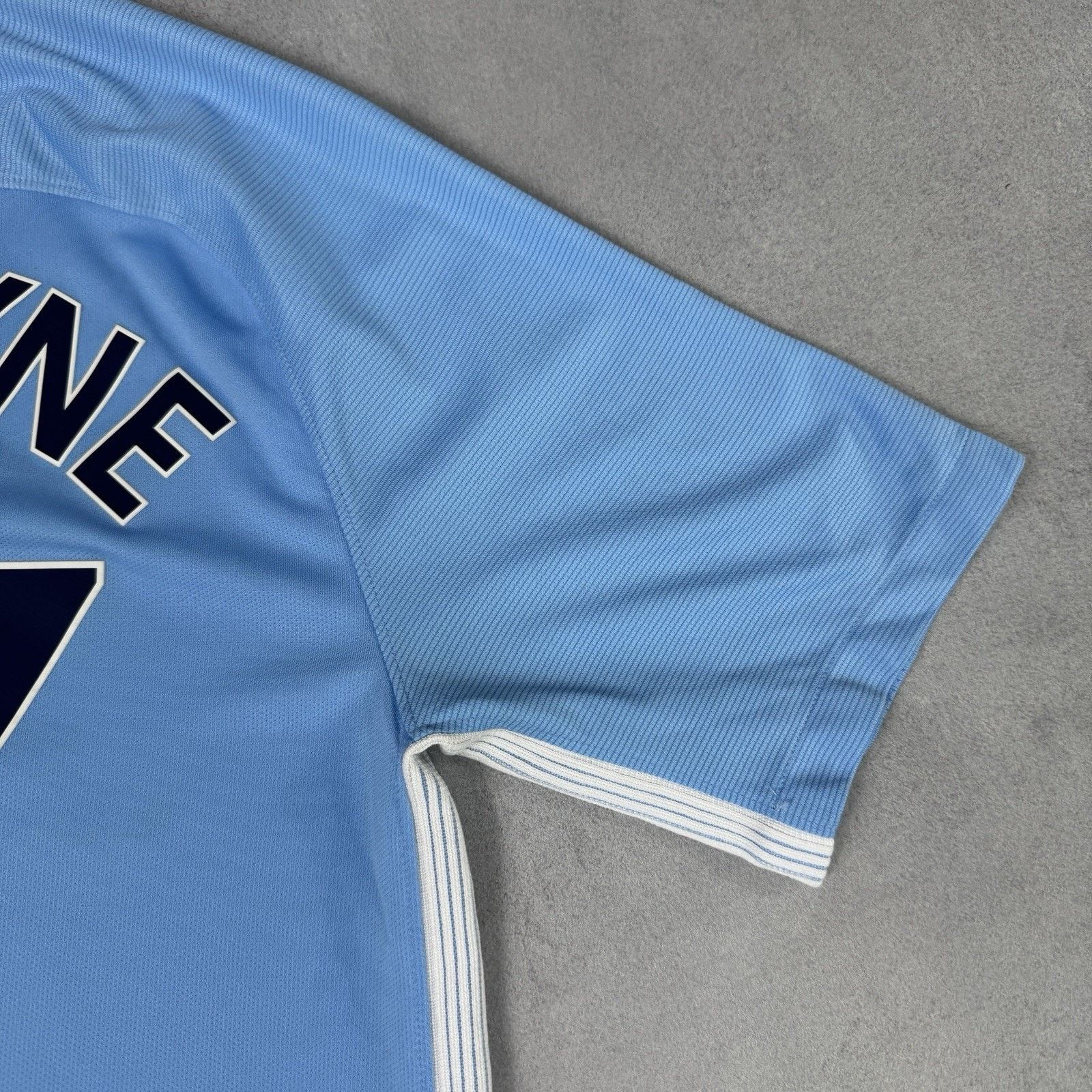 Nike Manchester City Nike 2017 2018 #17 De Bruyne Soccer Jersey Size US S / EU 44-46 / 1 - 12 Thumbnail