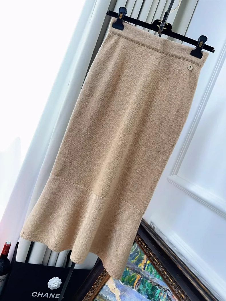 Chanel 17A light gold fishtail knitted skirt