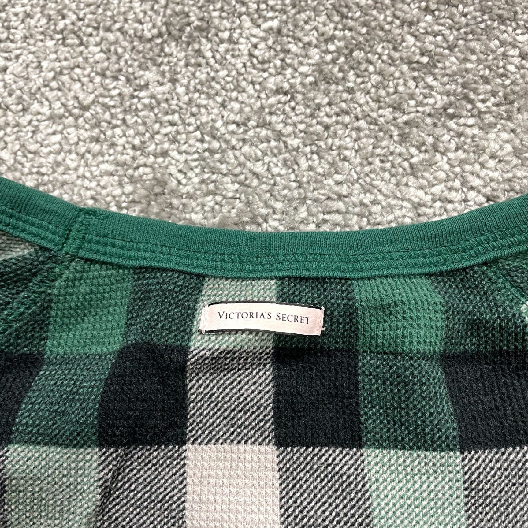 Victoria's Secret VINTAGE? No. Victoria's Secret Pajama Top Shirt Women S Green Plaid Knit Long Sleeve Round Neck Sleepwear Contemporary Classic Size S / US 4 / IT 40 - 3 Thumbnail