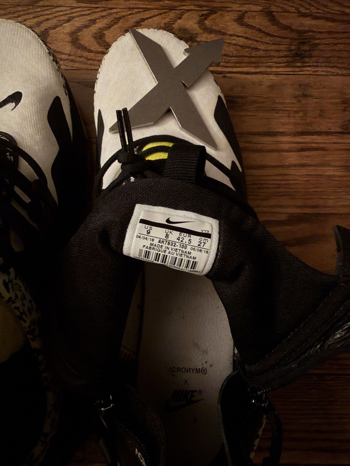 Acronym × Nike Acronym x Nike Dynamic Yellow Presto Mid Size US 9 / EU 42 - 6 Thumbnail
