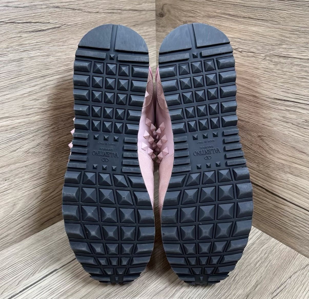 Valentino Valentino Pink Studded Sneakers J41 Size US 8 / IT 38 - 5 Thumbnail