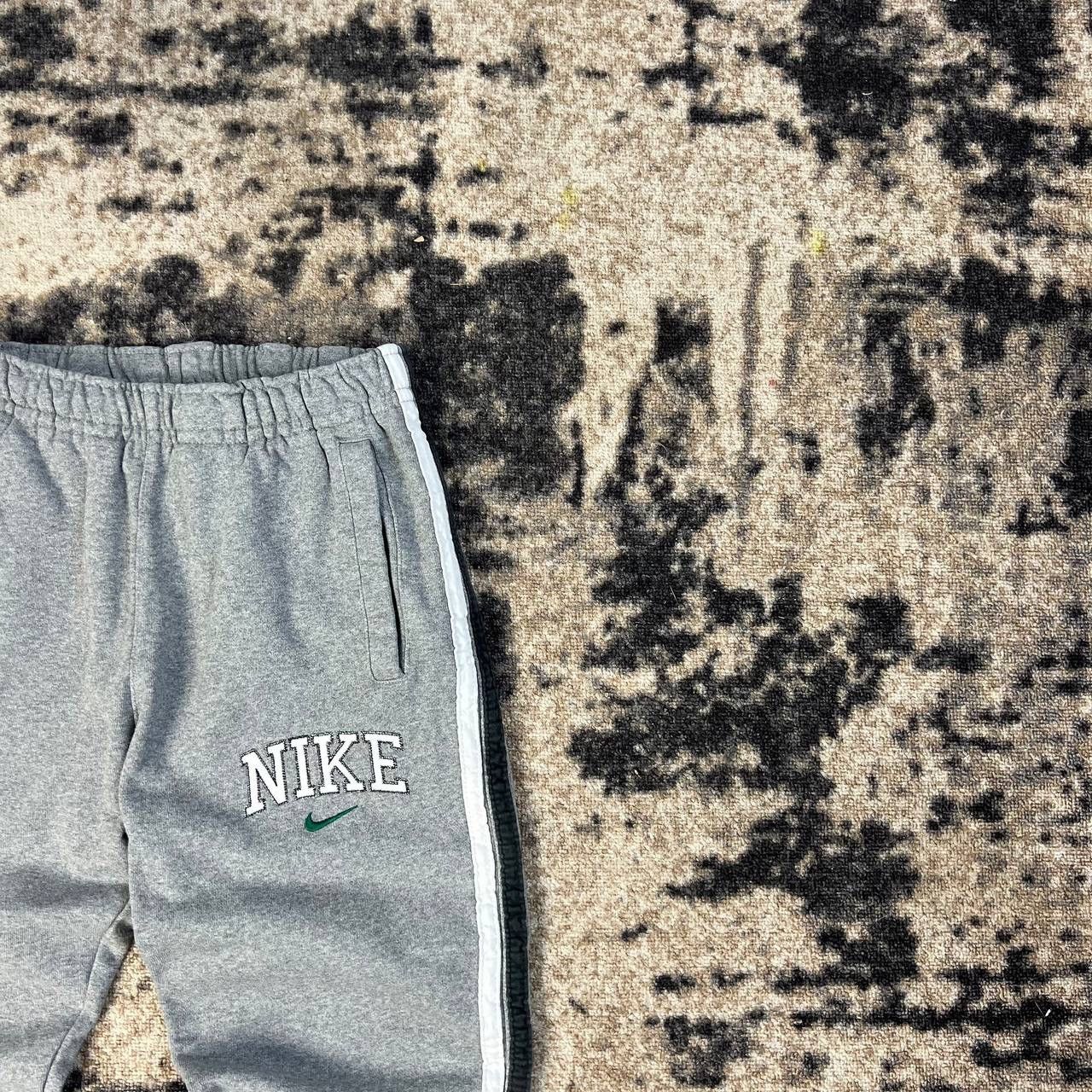 Nike Nike Big Embroidered Logo Baggy Sweatpants Size US 30 / EU 46 - 3 Thumbnail