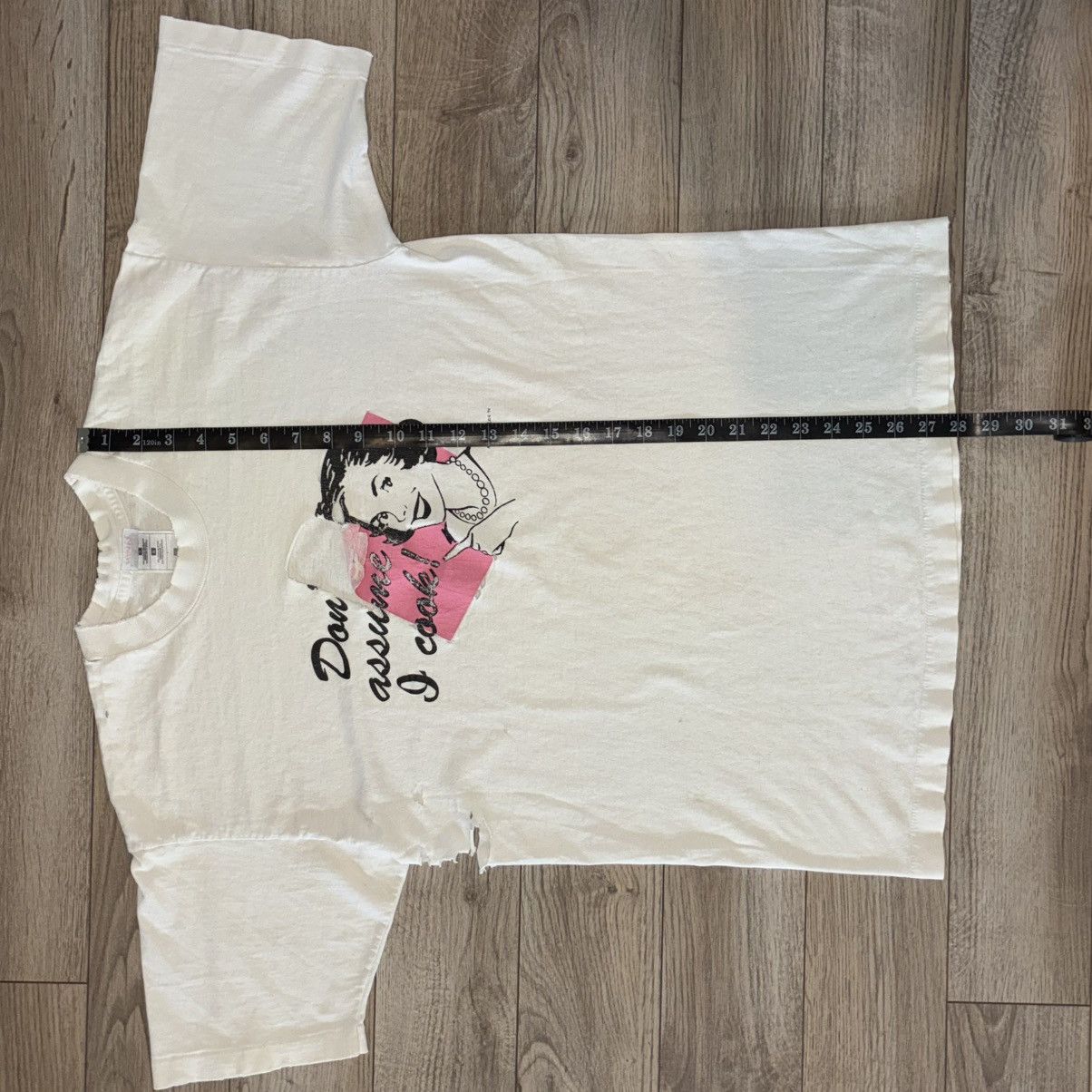 Fruit Of The Loom 90s Don't assume I cook thrashed distressed tee shirt Size US L / EU 52-54 / 3 - 6 Thumbnail
