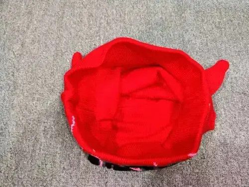 Other Devil Pretty Btch Decade Graphic No Cuff Knit Beanie Hat Red Size ONE SIZE - 3 Thumbnail