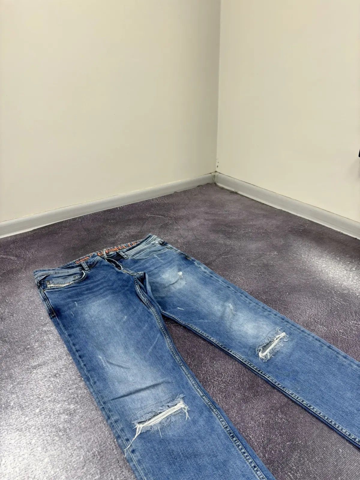 Diesel × Vintage Vintage Diesel Ripped Denim Avant Garde Japanese Jeans Size US 33 - 8 Thumbnail
