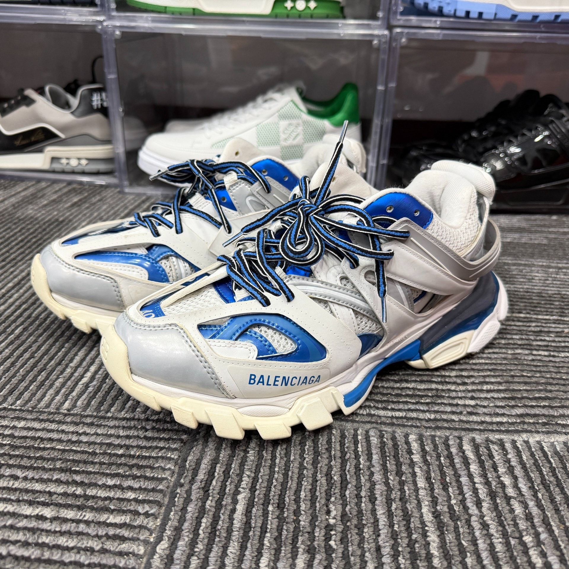 Balenciaga Balenciaga Blue Lowtop Sneakers 7 Men Size US 7 / EU 40 - 1 Thumbnail