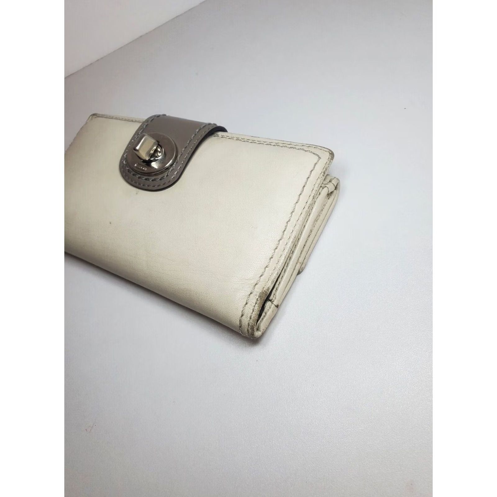 Coach VINTAGE Coach White Leather Bifold Wallet Checkbook Holder Turnlock Womens M Size ONE SIZE - 7 Thumbnail