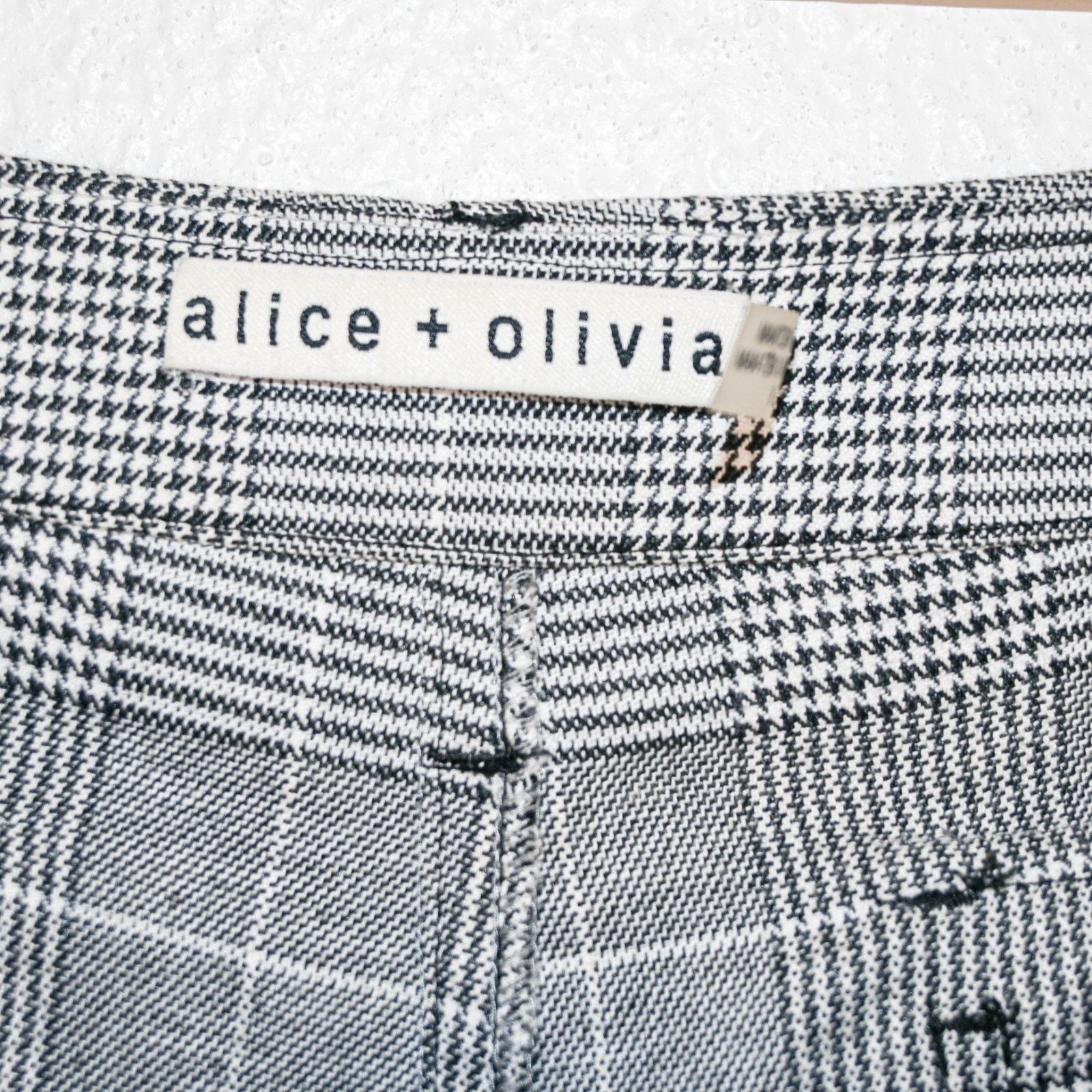 Alice + Olivia Alice + Olivia Isaac Distress Cargo Pants Grey houndstoot Size 30" / US 8 / IT 44 - 3 Thumbnail