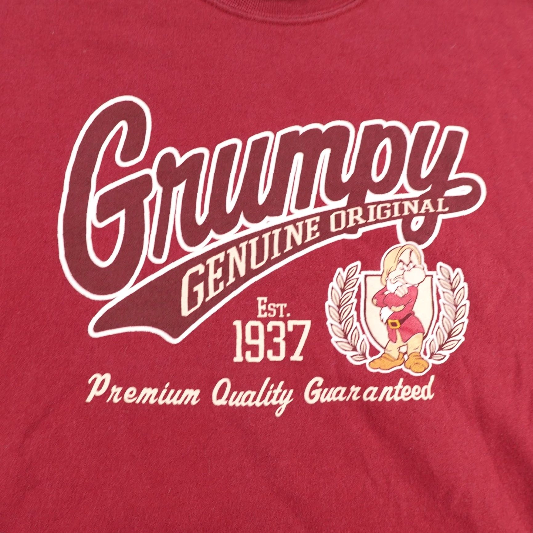 Disney Vintage Disney Sweatshirt Mens Large Red Grumpy Crewneck Snow White Pullover Size US L / EU 52-54 / 3 - 2 Thumbnail