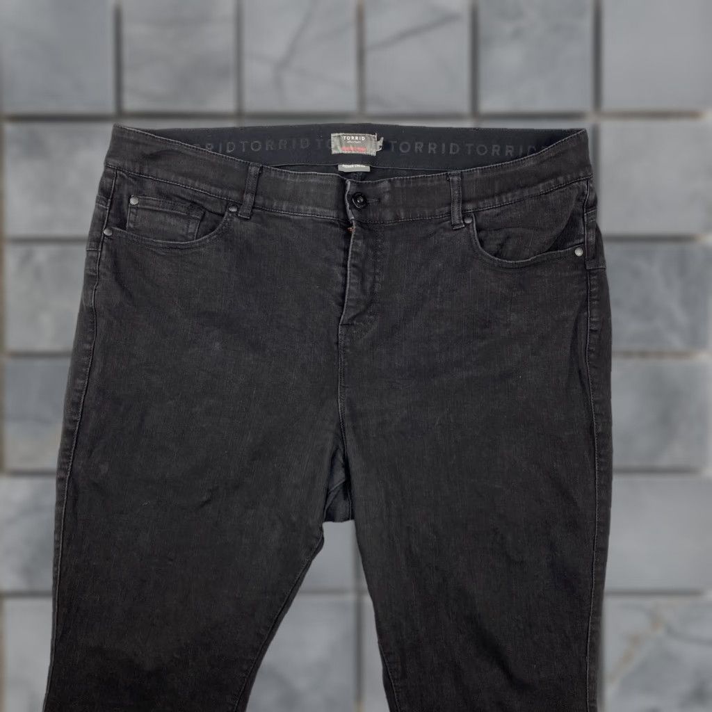 Torrid Torrid Jeans Womens 24 Short Black Bombshell Skinny High-Rise Premium Stretch Size 42" / US 20 - 1 Thumbnail