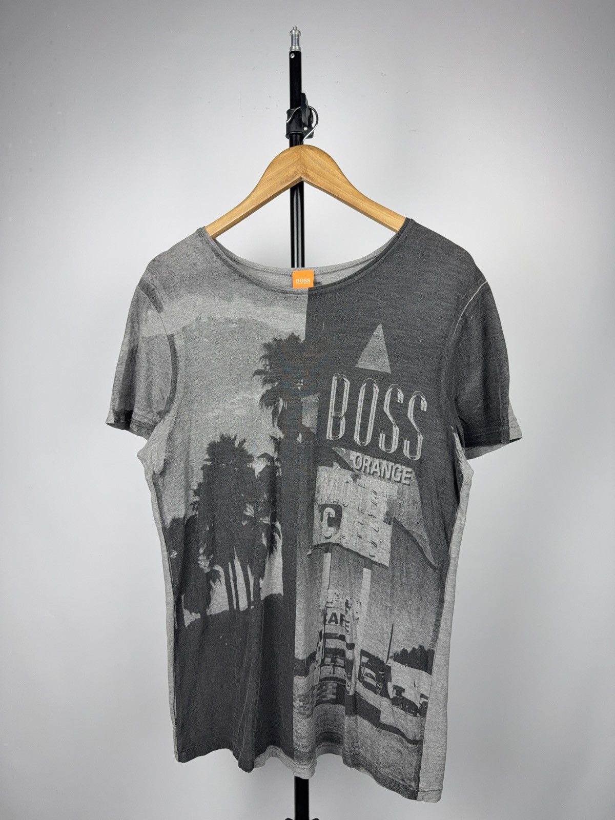 Hugo Boss 00s Retro Hugo Boss Orange Graphic Motel Palm Tee Men’s M Size US M / EU 48-50 / 2 - 1 Thumbnail