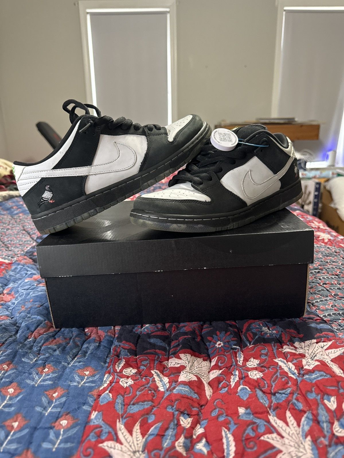 Nike Nike SB Dunk Low Staple Panda Pigeon Size US 9.5 / EU 42-43 - 1 Thumbnail