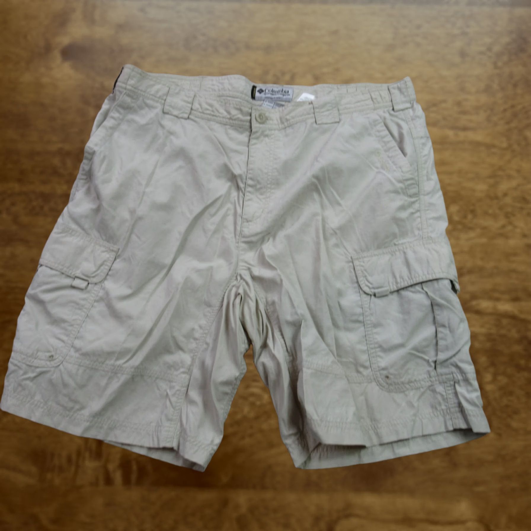 Vintage Columbia Cargo Shorts Mens Large Ivory Lightweight Outdoors Button Pocket Size US 33 - 1 Thumbnail
