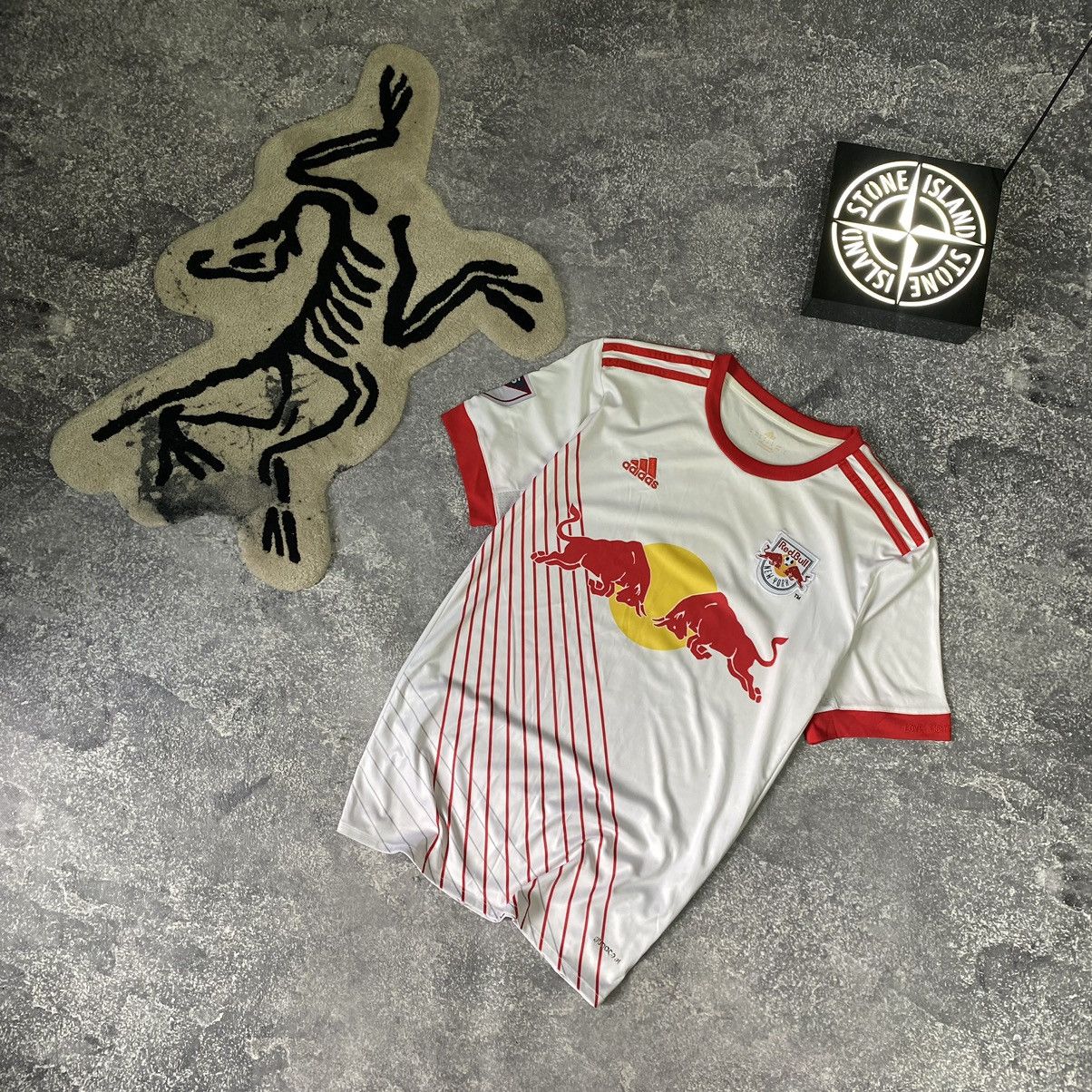 Vintage Men’s Adidas FC Red Bull Leipzig Williams soccer jersey Size US L / EU 52-54 / 3 - 3 Thumbnail