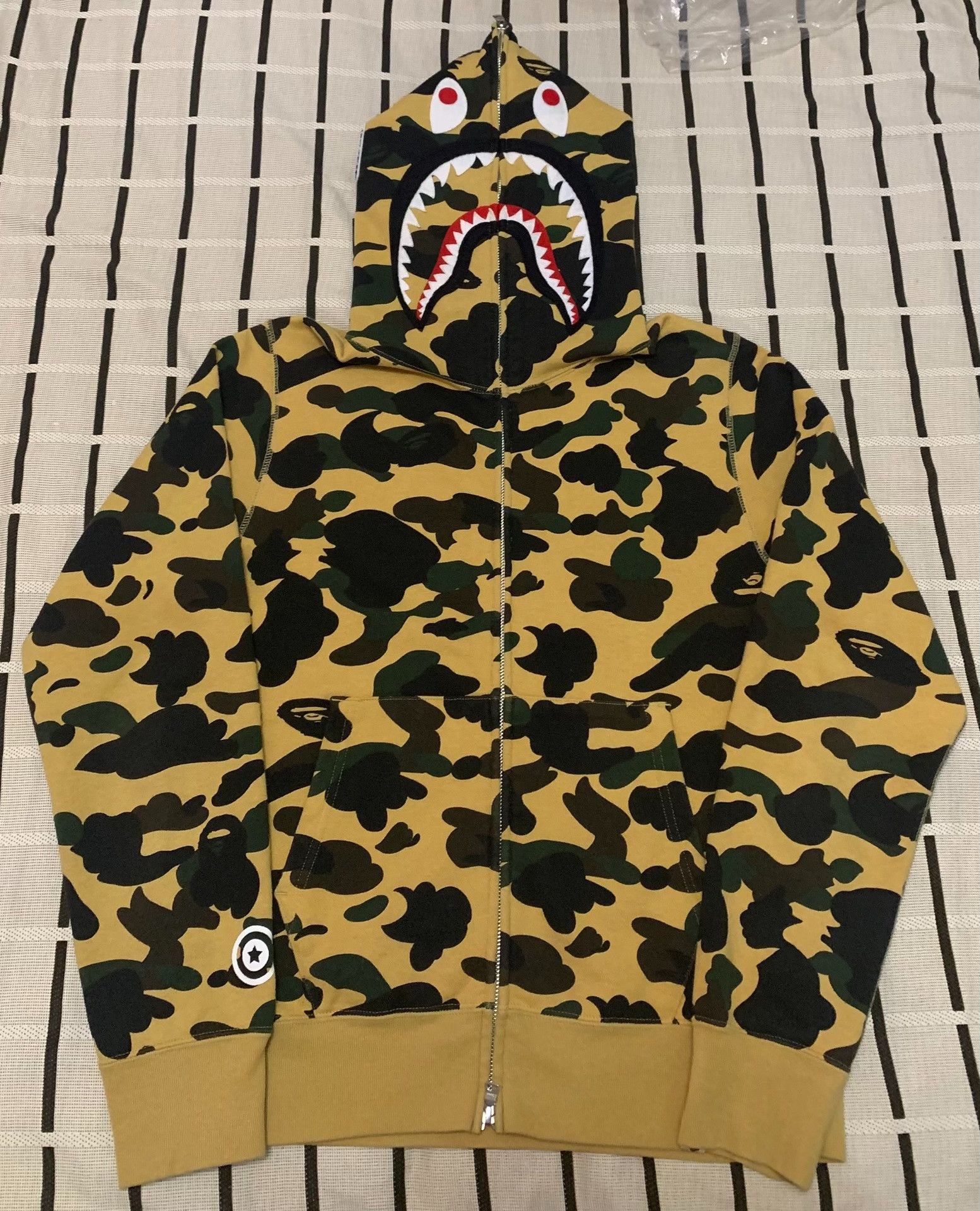 Bape Bape Shark Camo Yellow Light Jacket M Men Size US M / EU 48-50 / 2 - 1 Thumbnail