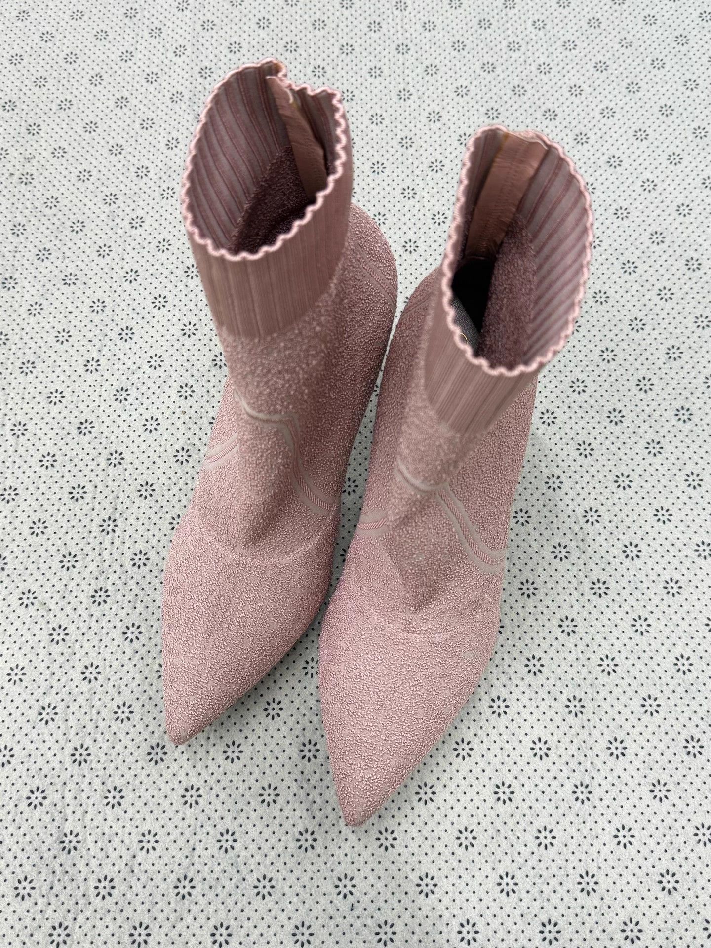 Gianvito Rossi Gianvito Rossi Pink Knit Mid-Calf Heeled Boots 38.5 Size US 7.5 / IT 37.5 - 1 Thumbnail