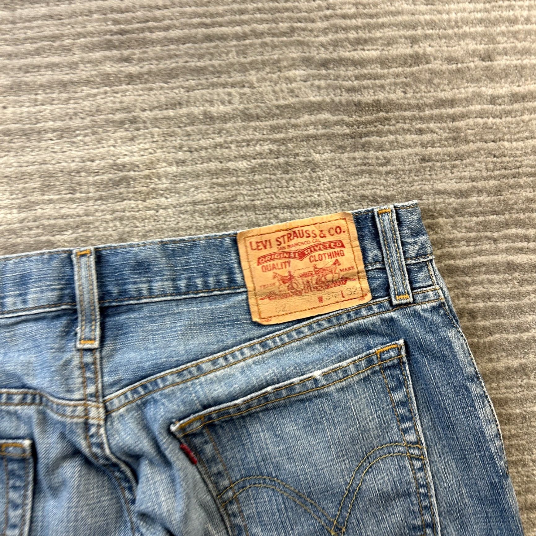 Levi's VINTAGE Levis Jeans Mens 34x31 527 Bootcut Cowboy Blue Denim Faded Low - Levi's 527 Series Jeans Mens 90s Cowboy Bootcut Denim Blue 527 Size US 34 / EU 50 - 4 Thumbnail