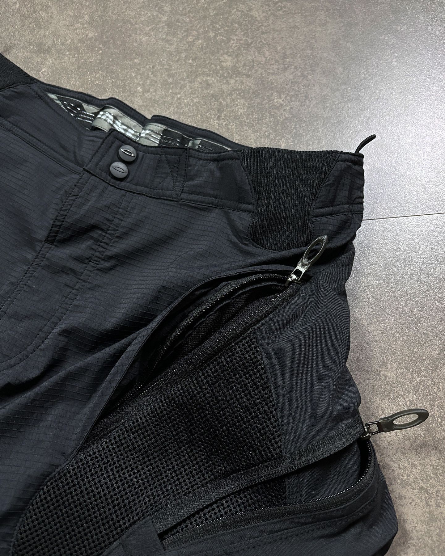 Oakley Oakley MTB Cargo Shorts Technical Black Size US 34 / EU 50 - 7 Thumbnail