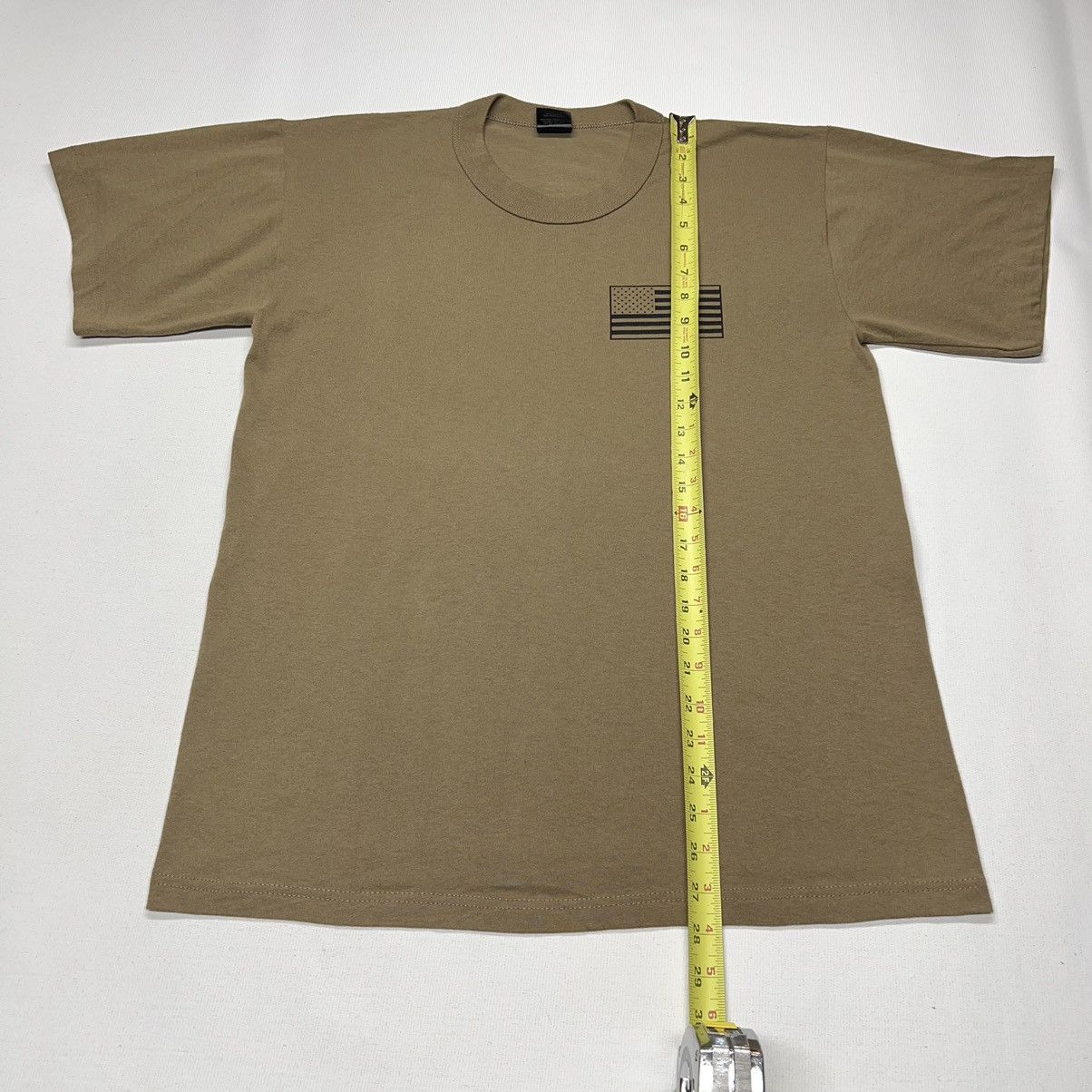 Vintage Surplus Tee Shirt Brown Military Gear Gun Flag Single Stitch Size US L / EU 52-54 / 3 - 14 Thumbnail