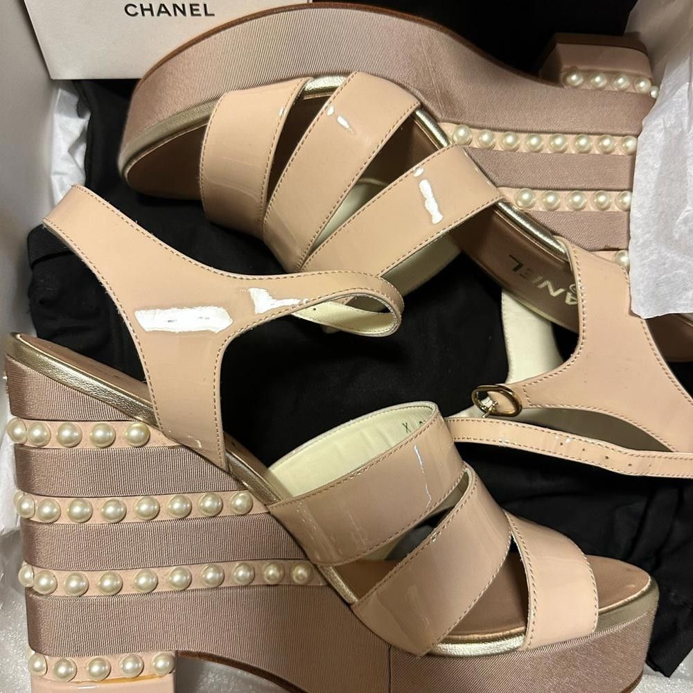 Chanel CHANEL Nude Pink-Beige Leather Pearl Wedge Sandals EU 42 Size US 10.5 / IT 40.5 - 7 Thumbnail