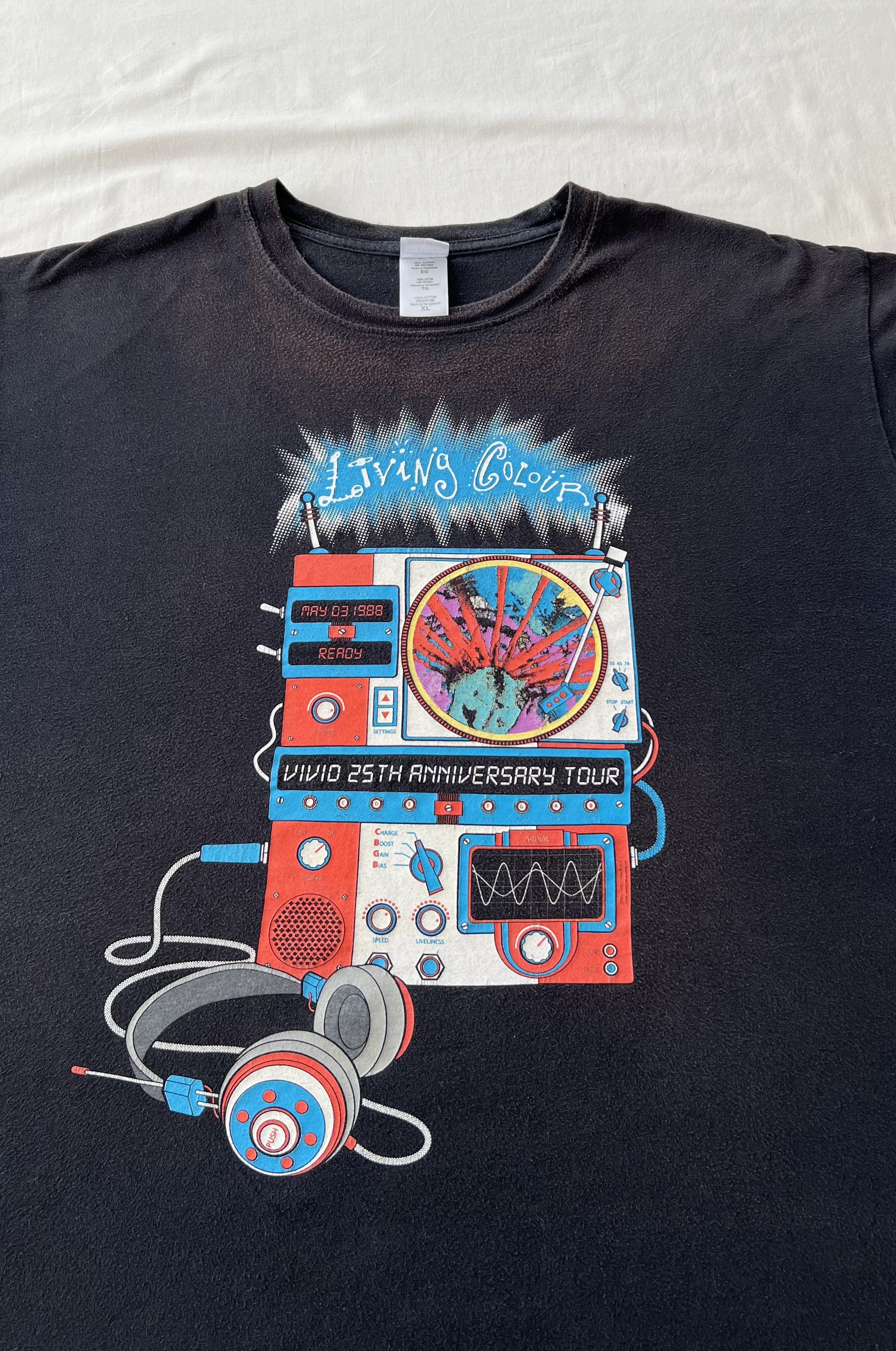 Band Tees Vintage 2013 Living Colour Vivid 25th Anniversary Tour Tee Size US XL / EU 56 / 4 - 5 Thumbnail
