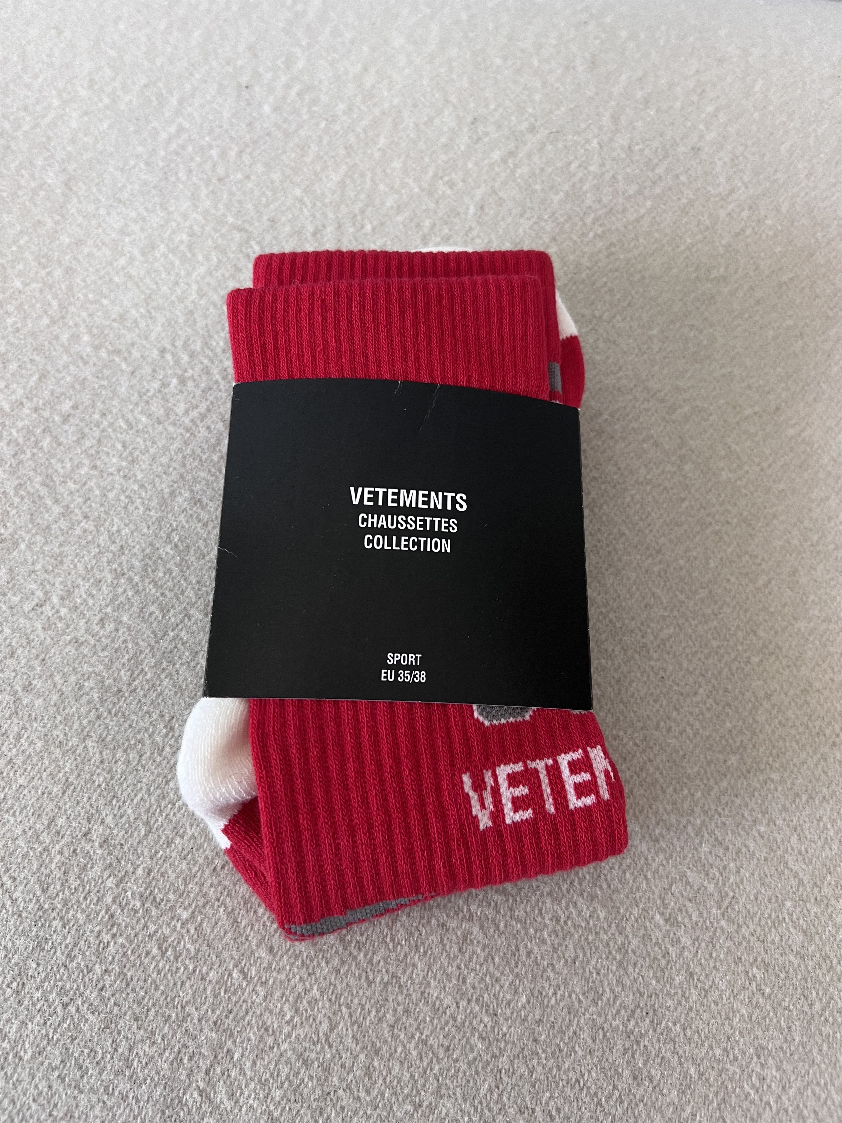 Reebok × Vetements VETEMENTS Reebok 504 Gateway Timeout Socks in Red Size ONE SIZE - 3 Thumbnail