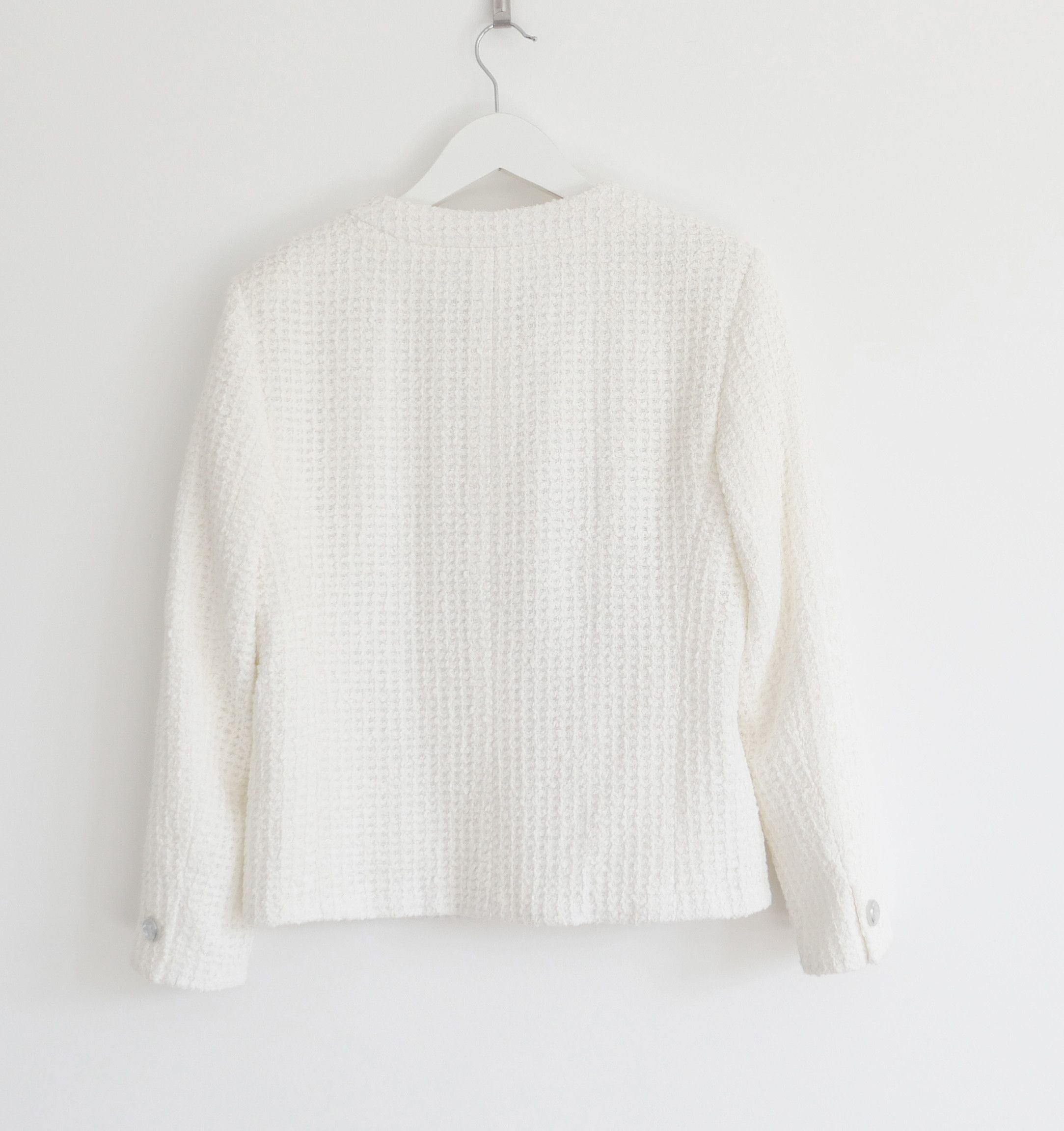 Chanel Chanel White Tweed Jacket 23P 2023 Pre Spring-Summer Size M / US 6-8 / IT 42-44 - 4 Thumbnail