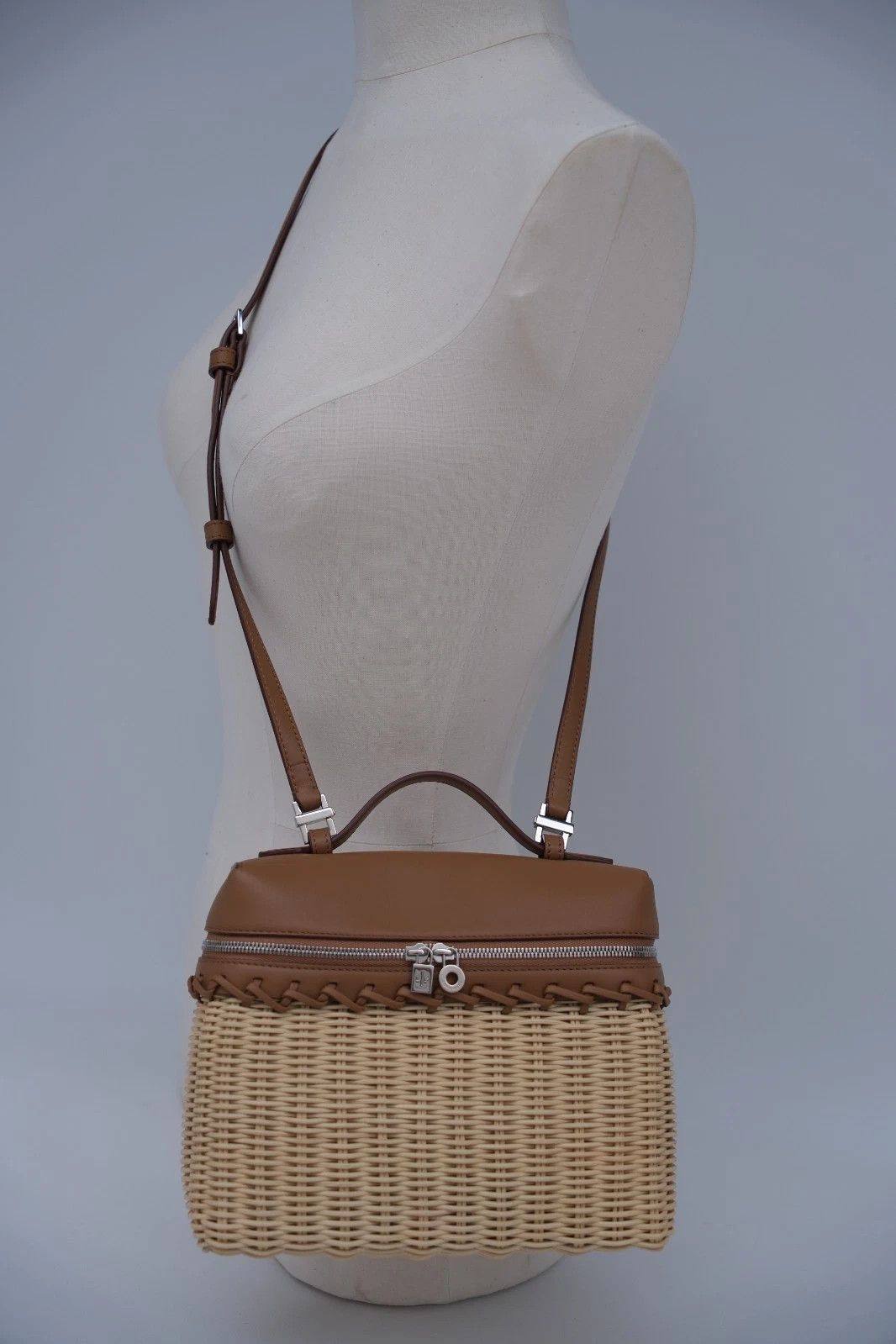 Loro Piana NEW Loro Piana Extra Pocket L19 North-South wicker Size ONE SIZE - 2 Thumbnail