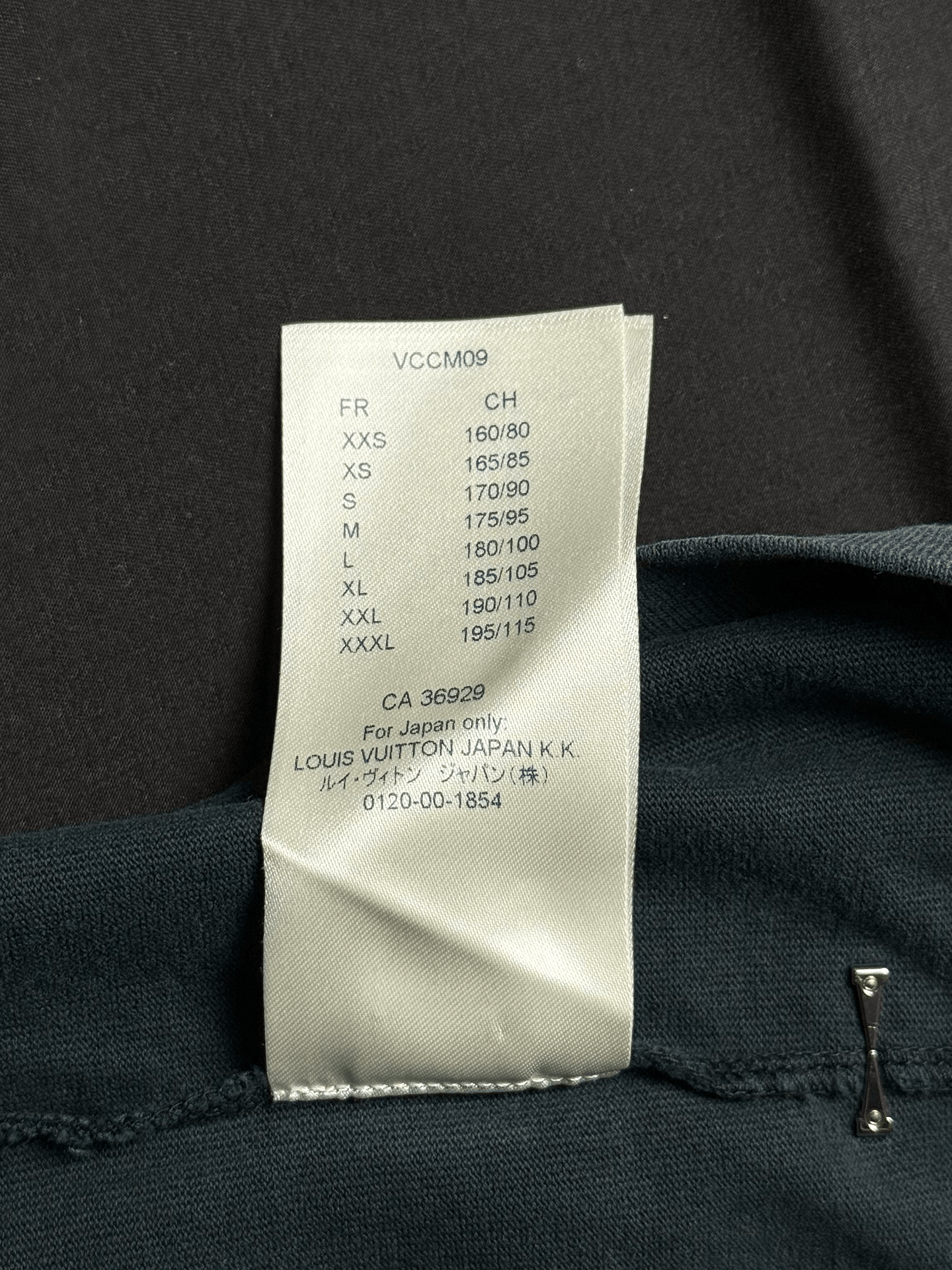 Louis Vuitton Louis Vuitton reverse-side navy long sleeve t-shirt Size US S / EU 44-46 / 1 - 7 Thumbnail