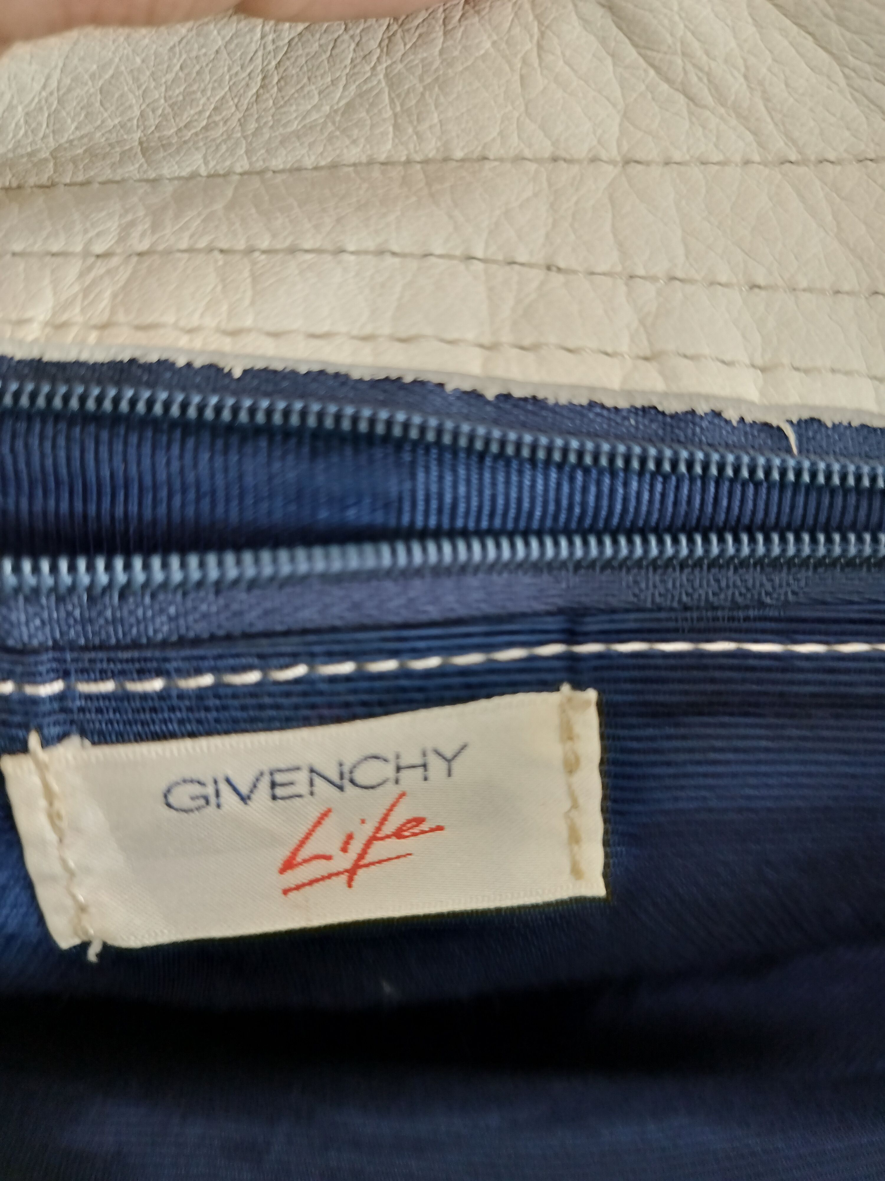 Givenchy Vintage Givenchy Life leather sling bag Size ONE SIZE - 9 Thumbnail