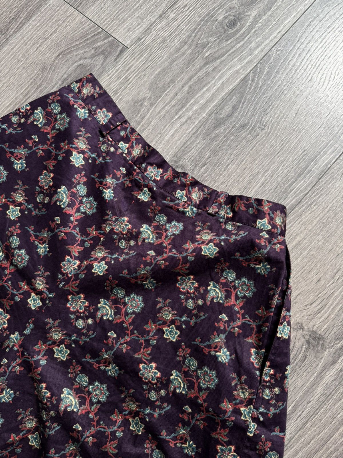 Versace Gianni Versace Vintage Floral Pleated Shorts Woman’s Size 25" / US 0 / IT 36 - 2 Thumbnail