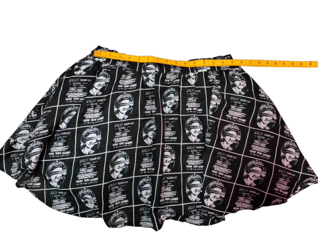 Japanese Brand Rare💥 Juetie Full Print Queen Elizabeth ll Mini Skirt Size 30" / US 8 / IT 44 - 9 Thumbnail