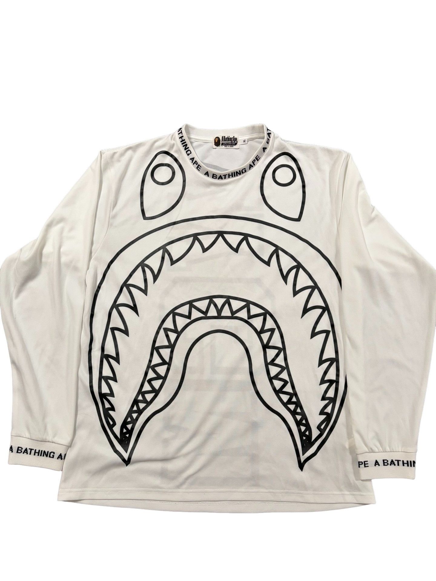 Bape A Bathing Ape Shark Graphic Long Sleeve T-Shirt Size XL Size US XL / EU 56 / 4 - 1 Thumbnail