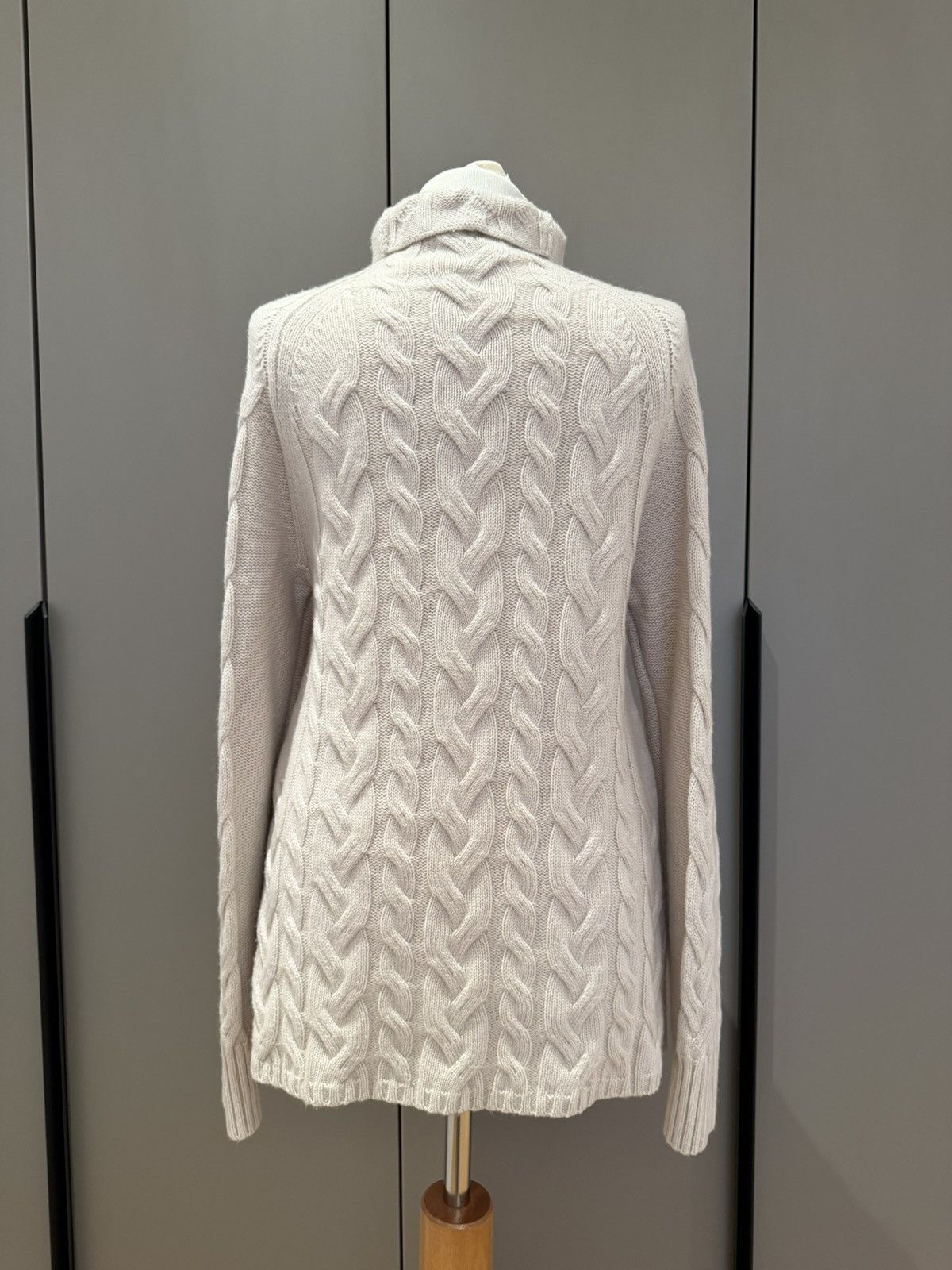 Max Mara Cashmere and wool sweater, Max Mara Size M / US 6-8 / IT 42-44 - 9 Thumbnail