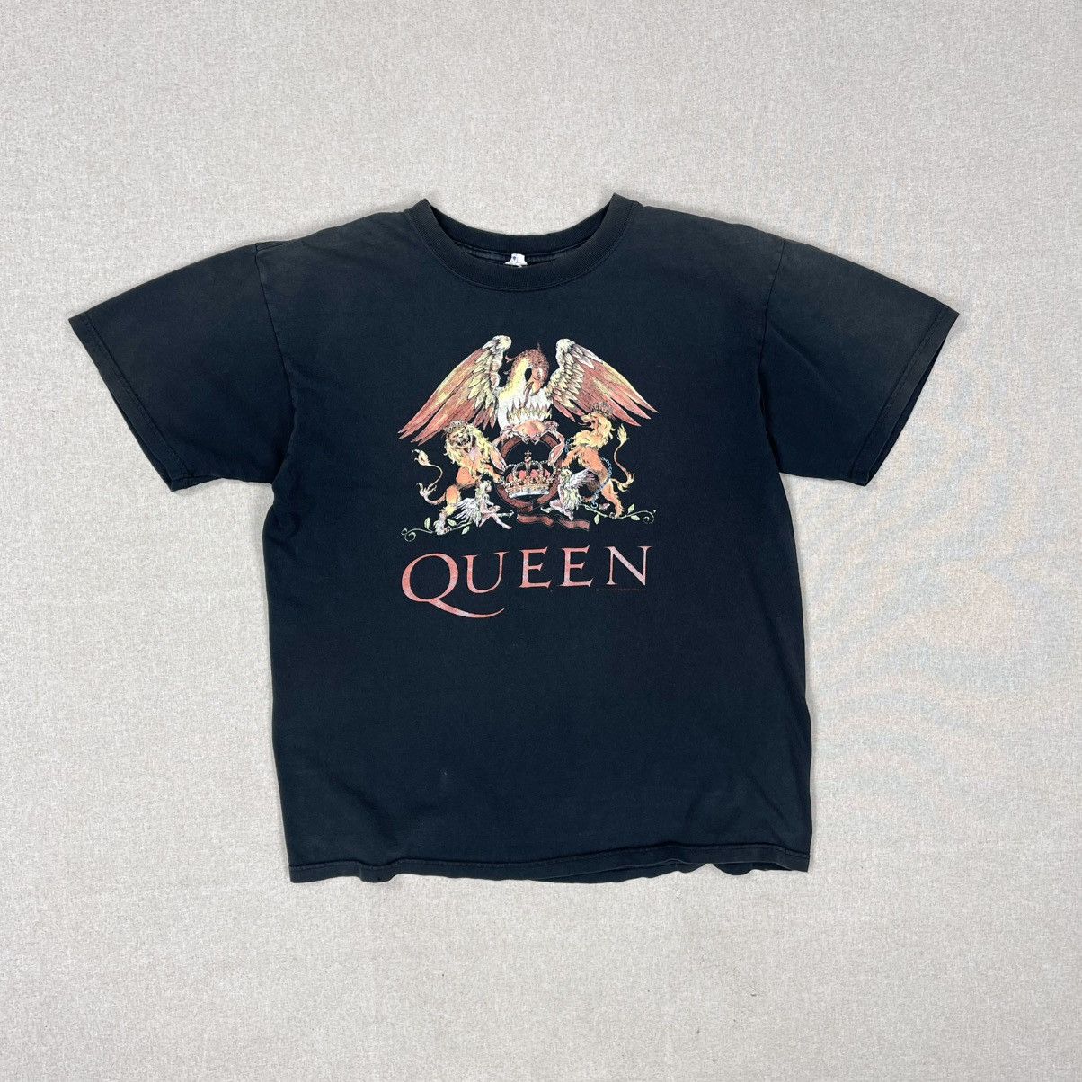 VINTAGE QUEEN BAND TEE T-SHIRT ROCK WASHED FADED
