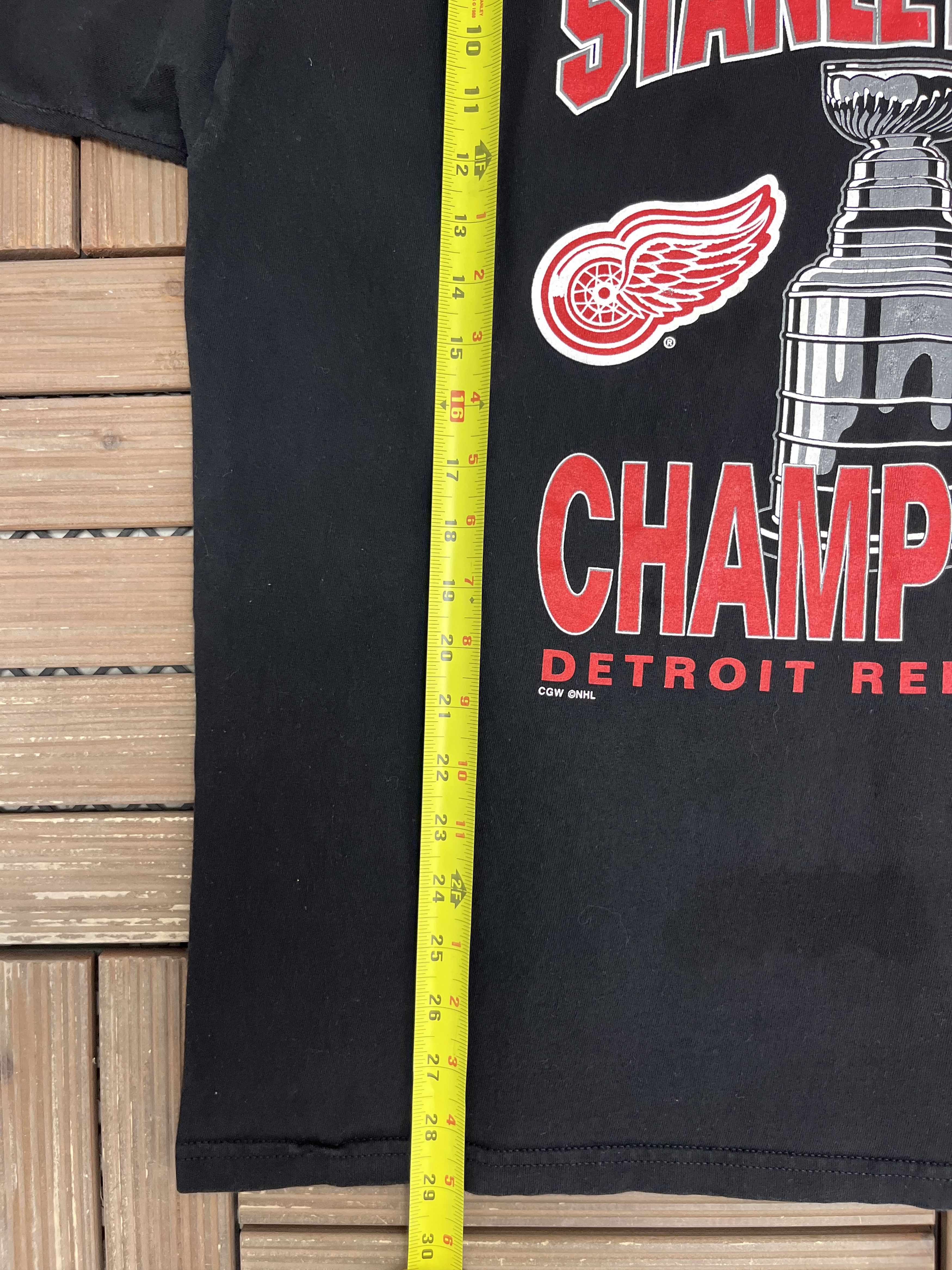 Vintage Detroit Red Wings Stanley Cup Champions 2002 Vintage Tee Size US XL / EU 56 / 4 - 7 Thumbnail
