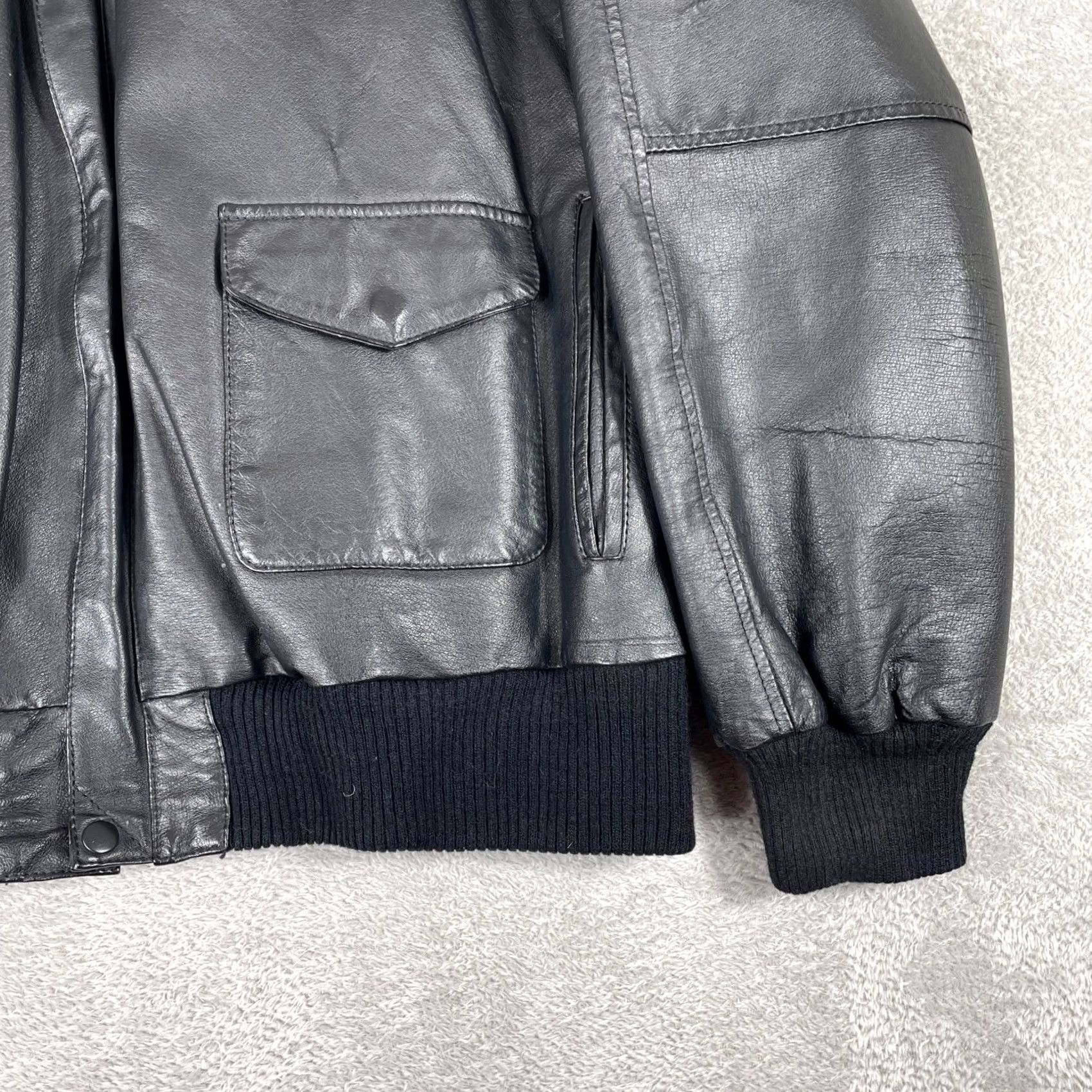 Vintage VINTAGE Burks Bay Leather Bomber Jacket Mens Large Black Aviator Flight Map Lining Size US L / EU 52-54 / 3 - 5 Thumbnail