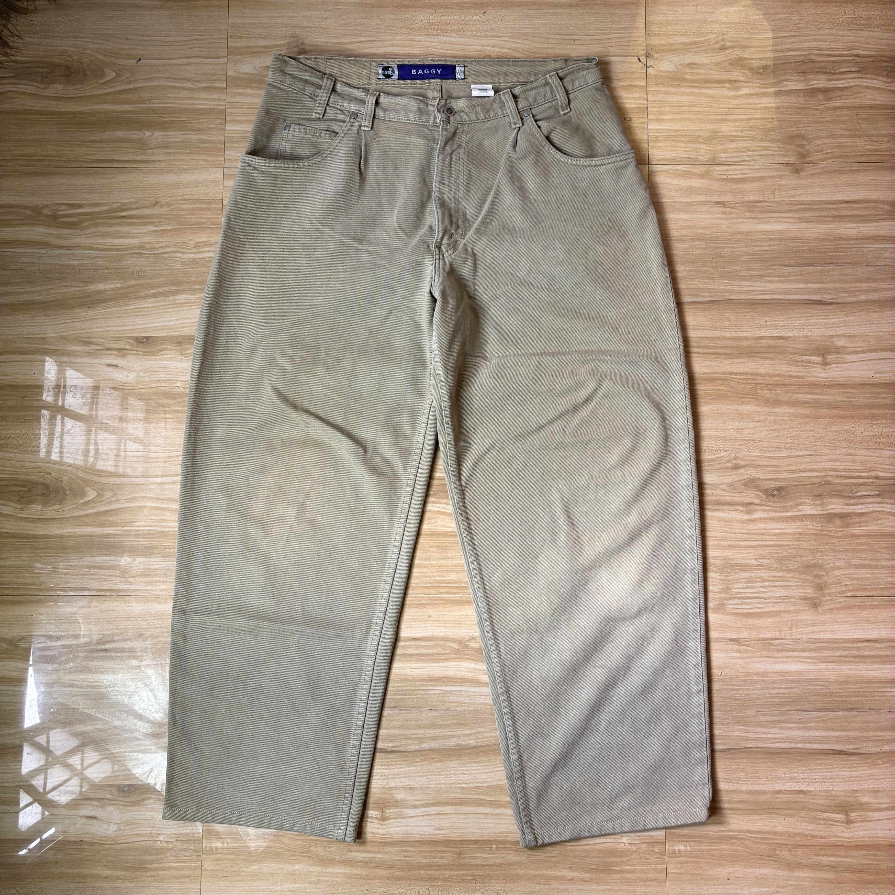 Levi's 1996 VINTAGE LEVIS SILVERTAB (BAGGY) Size US 36 / EU 52 - 1 Thumbnail
