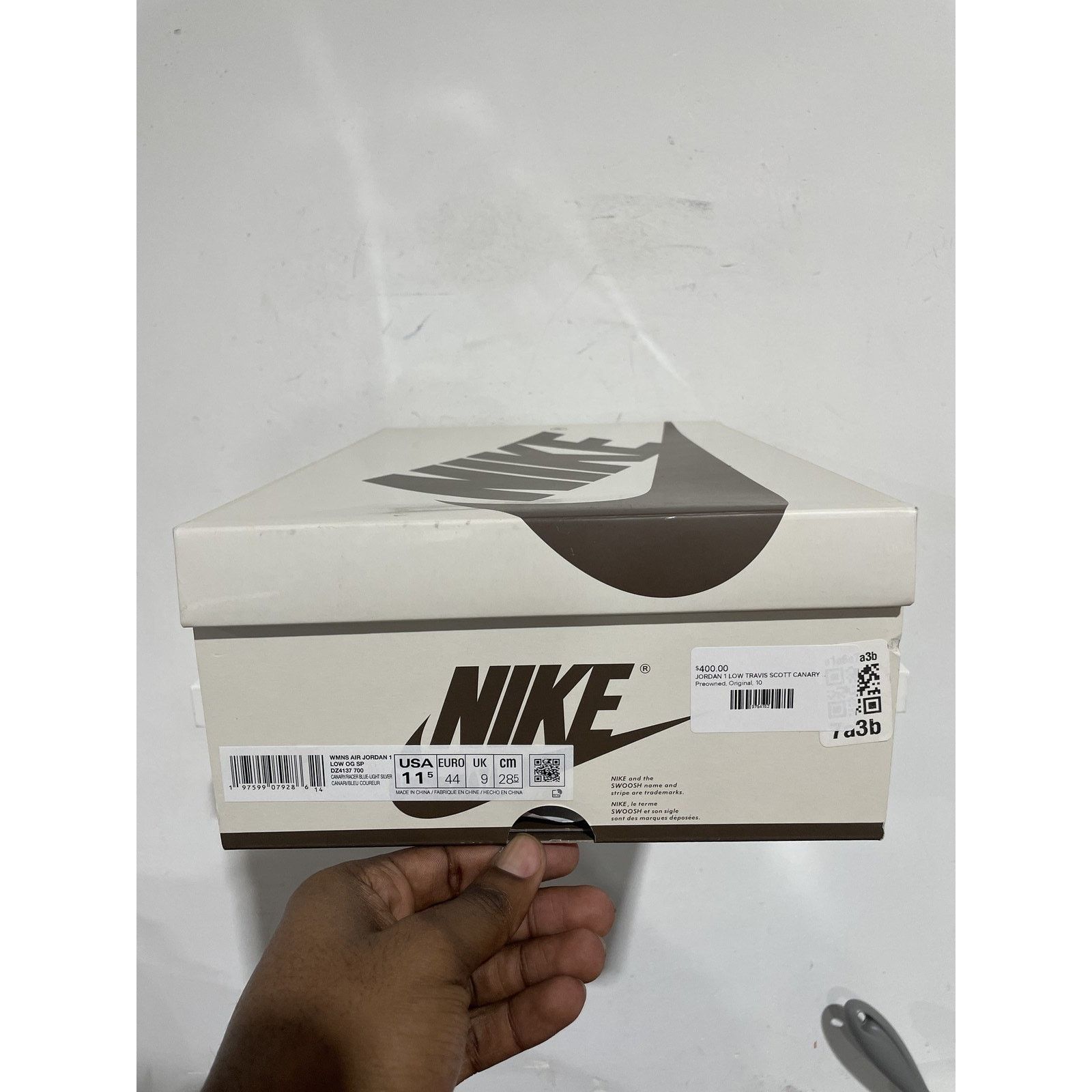 Nike JORDAN 1 RETRO LOW OG TRAVIS SCOTT CANARY(11.5 W) PREOWNED Size US 11.5 / IT 41.5 - 7 Thumbnail