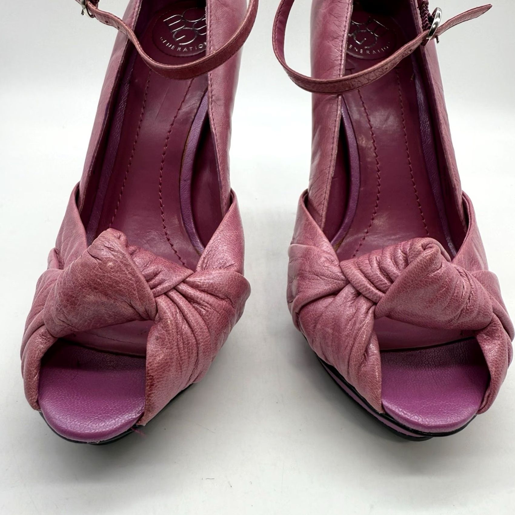 BCBGeneration BCBG-generation Women's Bow Sandal Pink Size 6 Sandal Womens Shoes Pink Bow Heel Stiletto Leather Strappy Buckle 4 in & Up Ballpark 6 Womens Size US 6 / IT 36 - 5 Thumbnail