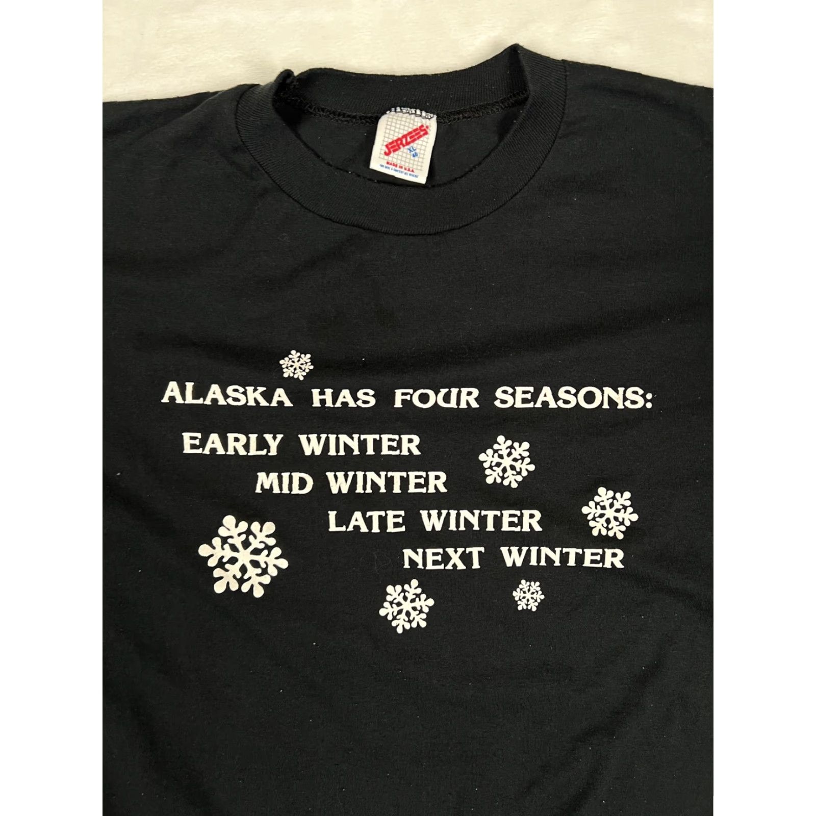 Jerzees VINTAGE Alaska Four Seasons T-Shirt Mens XL Black Short Sleeve Graphic Print Humor Winter Size US XL / EU 56 / 4 - 2 Thumbnail
