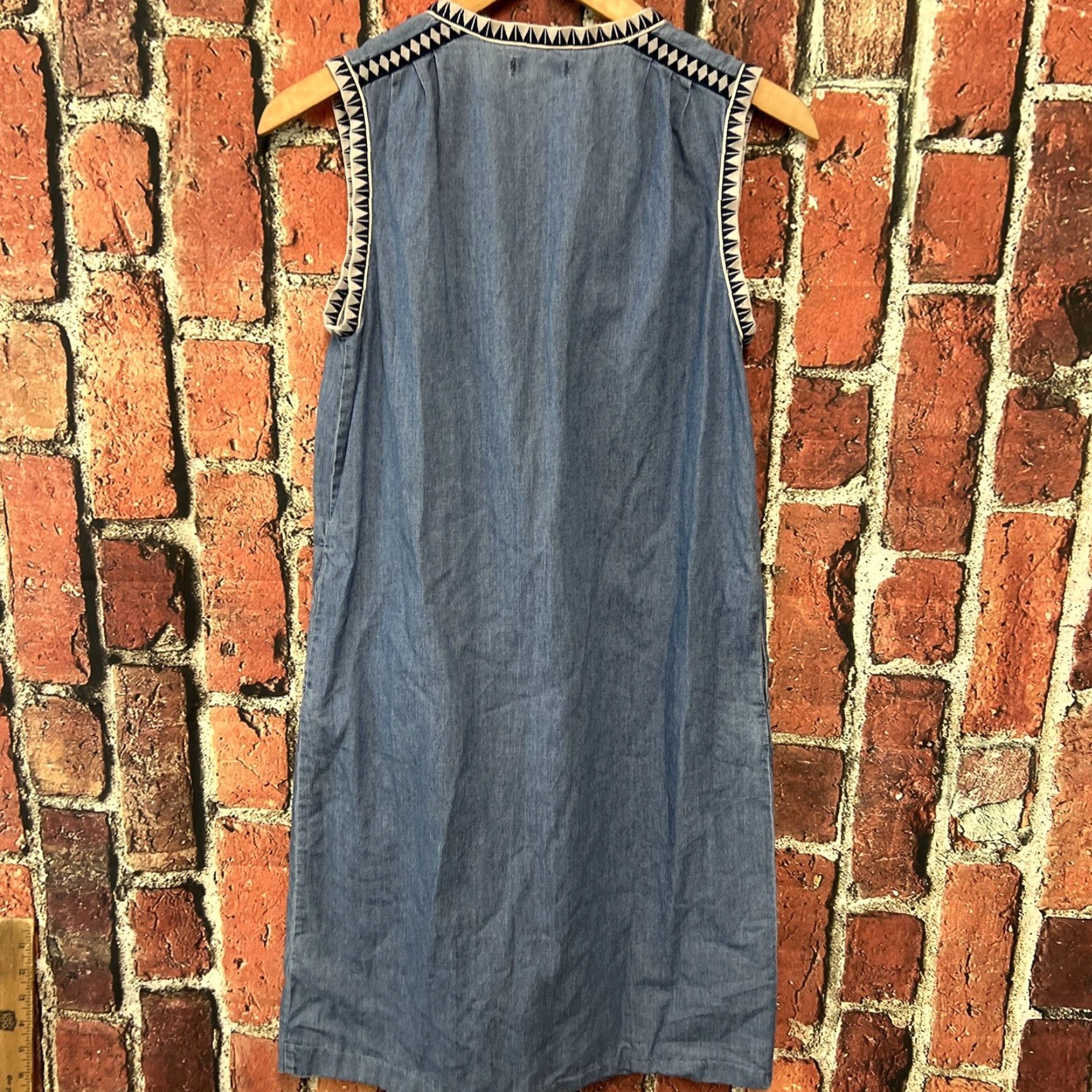 J.Crew J.CREW Dress Womens 2T Chambray Denim Sleeveless V-Neck Shirt Dress Blue Knee Length Tall Size 2T Size XS / US 0-2 / IT 36-38 - 3 Thumbnail