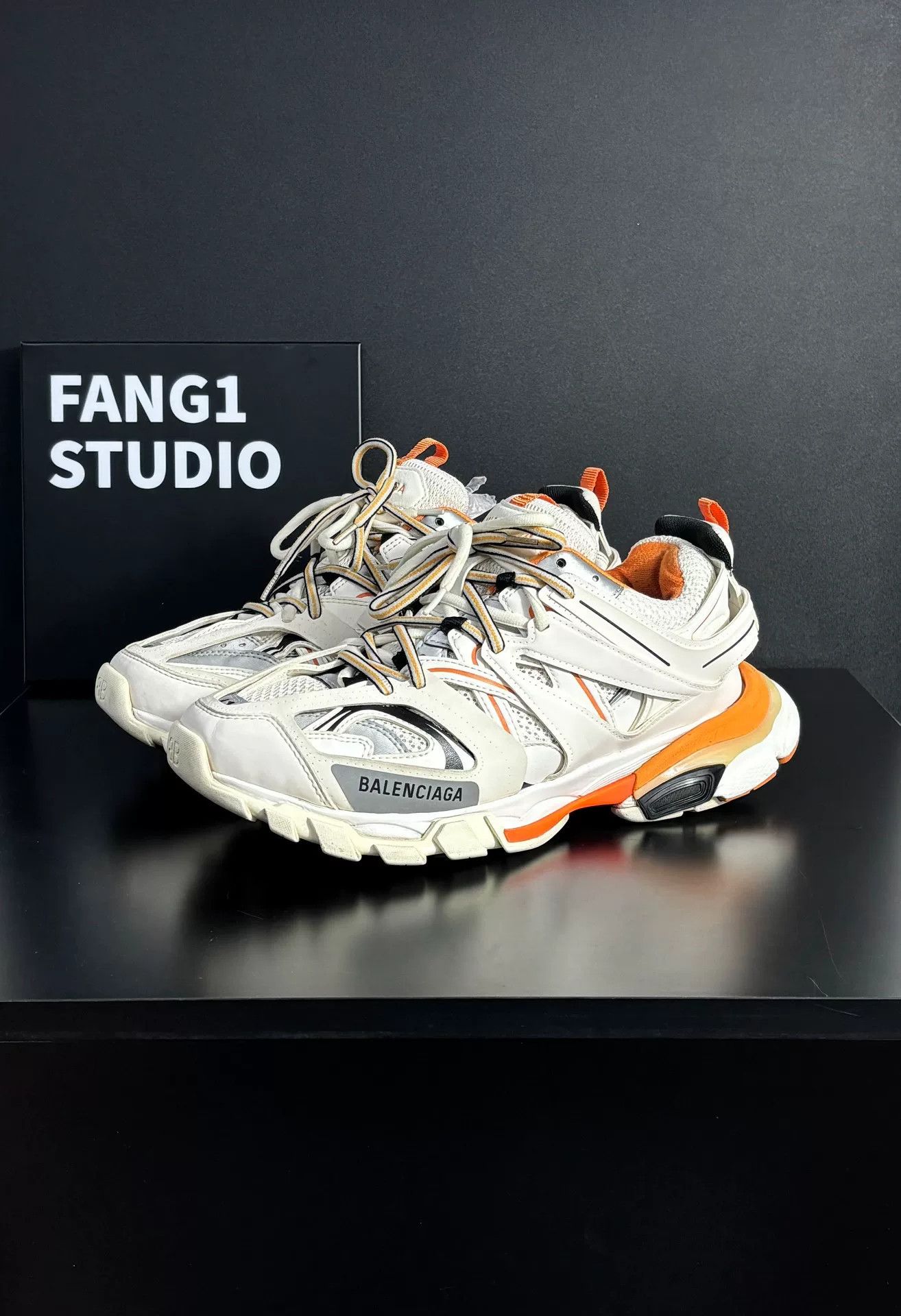 Balenciaga Balenciaga White Lowtop Sneakers 8.5 Men Size US 8.5 / EU 41-42 - 1 Thumbnail