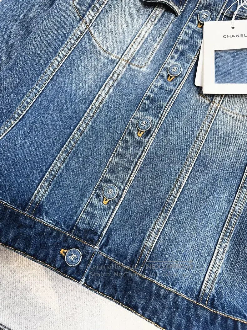 Chanel Chanel 24B blue round neck two-pocket gradient denim jacke Size XS / US 0-2 / IT 36-38 - 5 Thumbnail