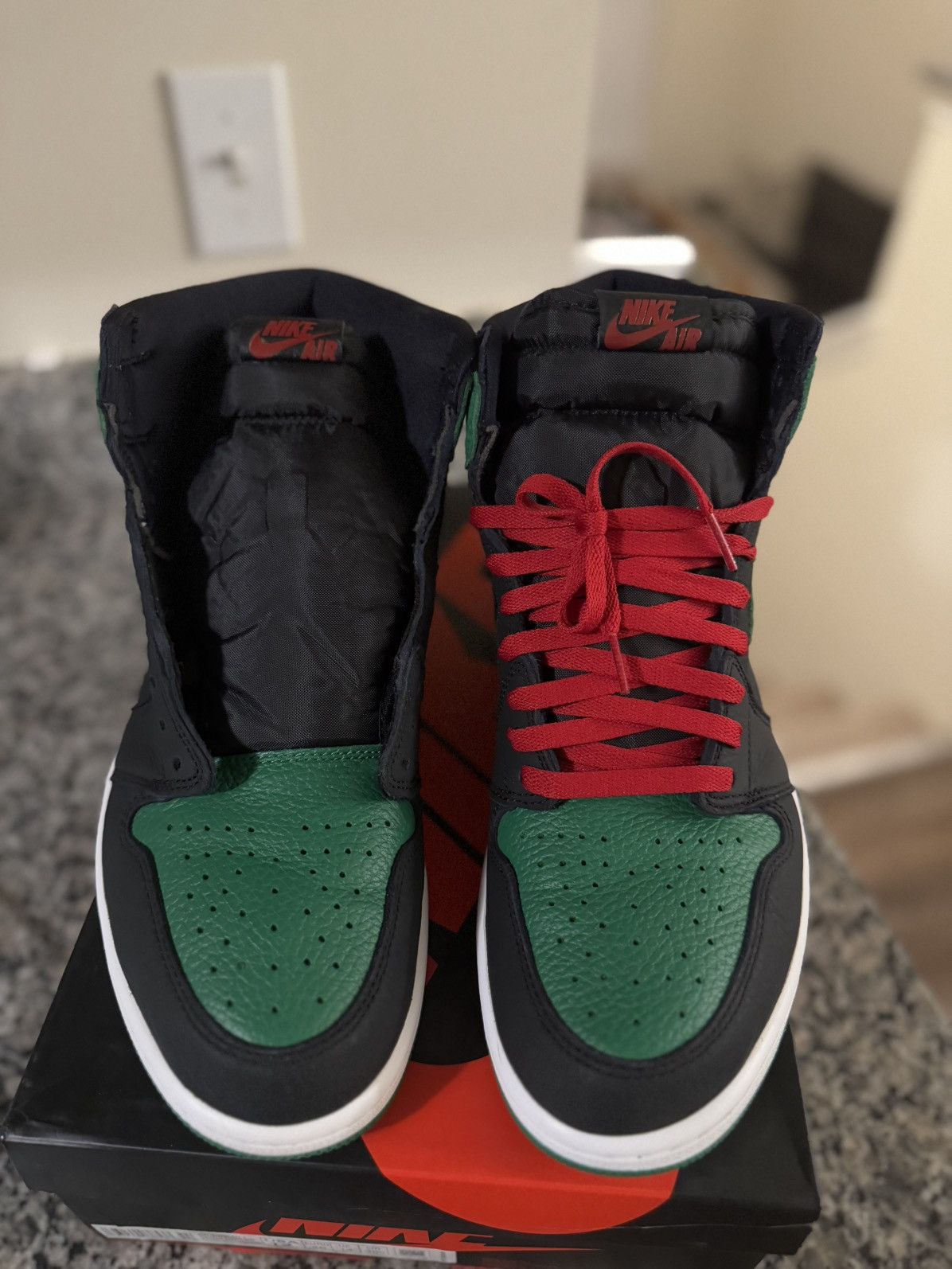 Jordan Brand × Nike Jordan 1 Pine Green Size 12 (555088-030) W BOX Size US 12 / EU 45 - 5 Thumbnail