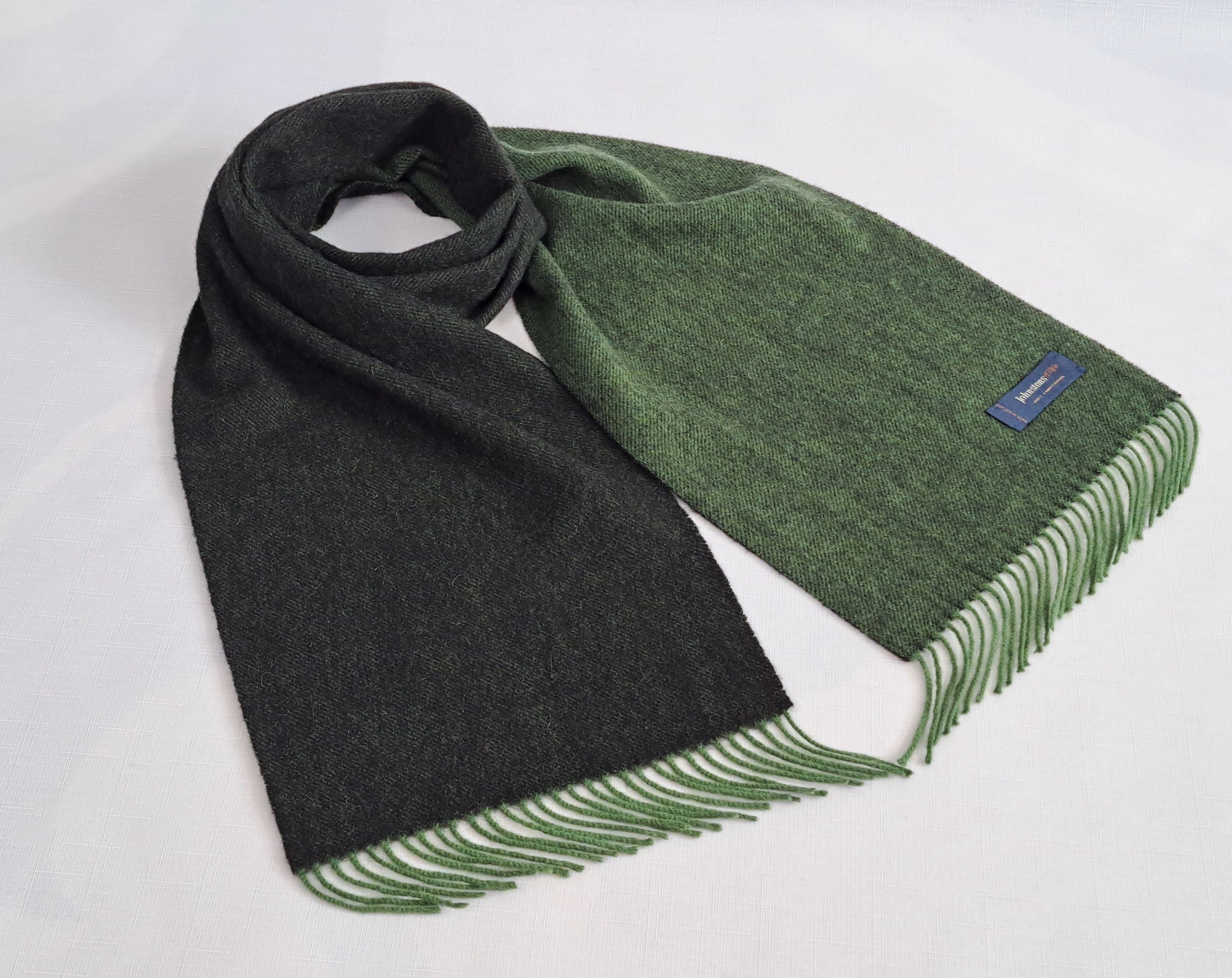 Johnstons Of Elgin Johnstons Of Elgin vintage lambswool scarf. Size ONE SIZE - 1 Thumbnail