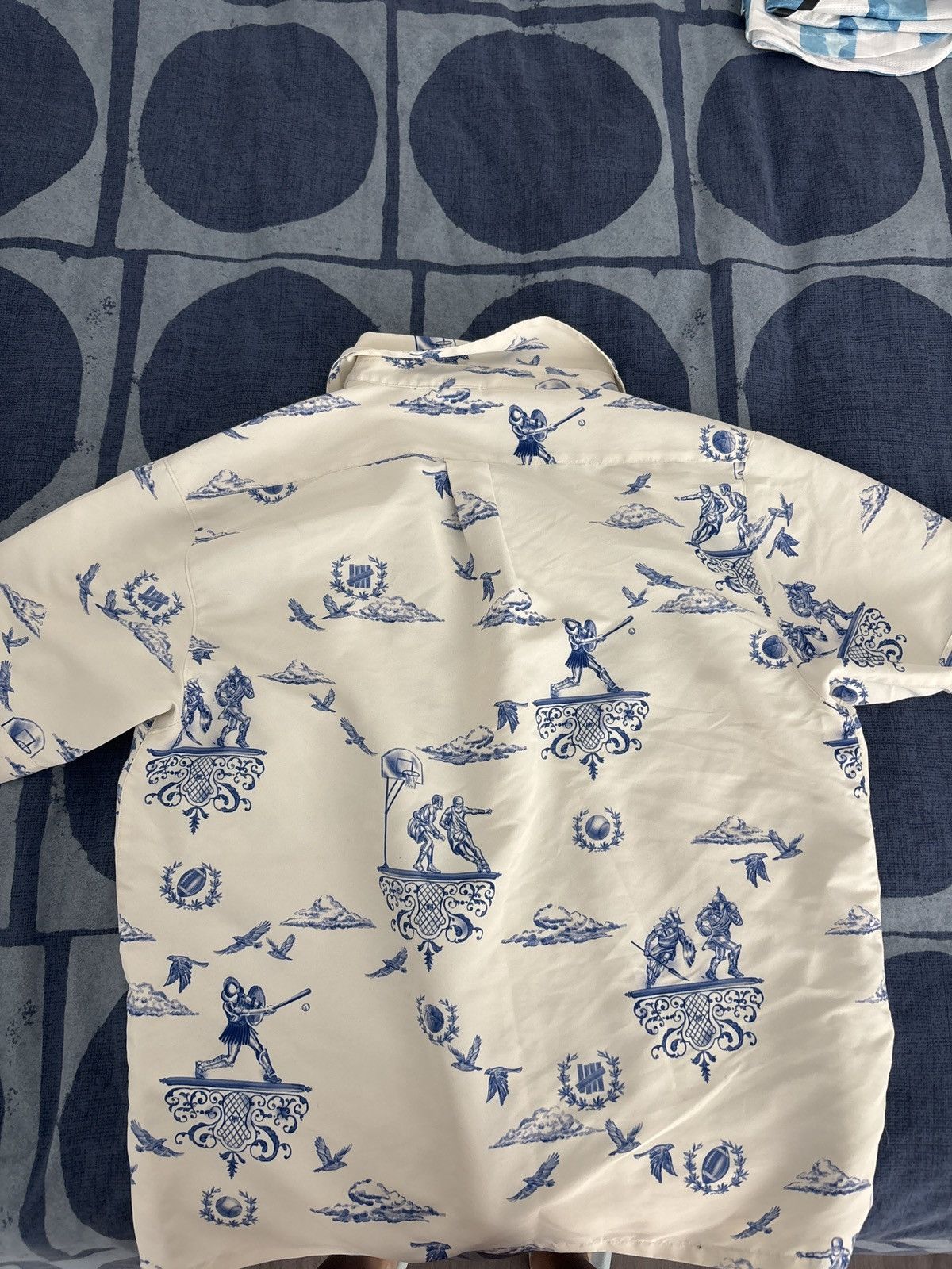 Undefeated Undefeated white blue pattern button up Size US XL / EU 56 / 4 - 2 Thumbnail