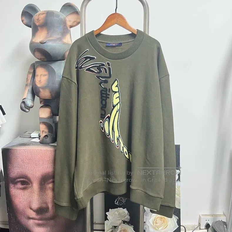 Louis Vuitton Louis Vuitton size 4l Flocked logo sweatshirt Size US M / EU 48-50 / 2 - 1 Thumbnail