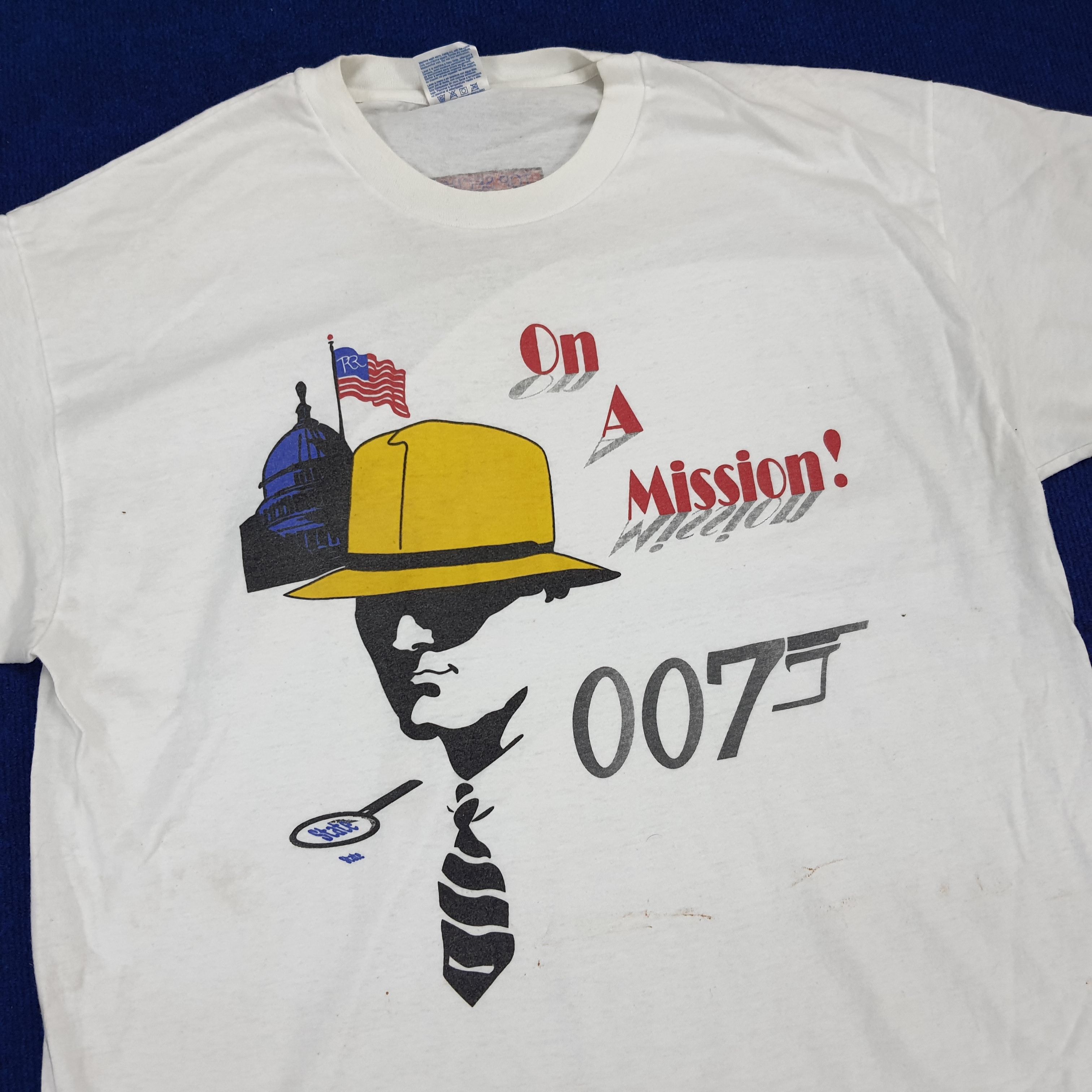Vintage Vintage James Bond 007 On A Mission 90s Movie T-shirt Size US XL / EU 56 / 4 - 2 Thumbnail
