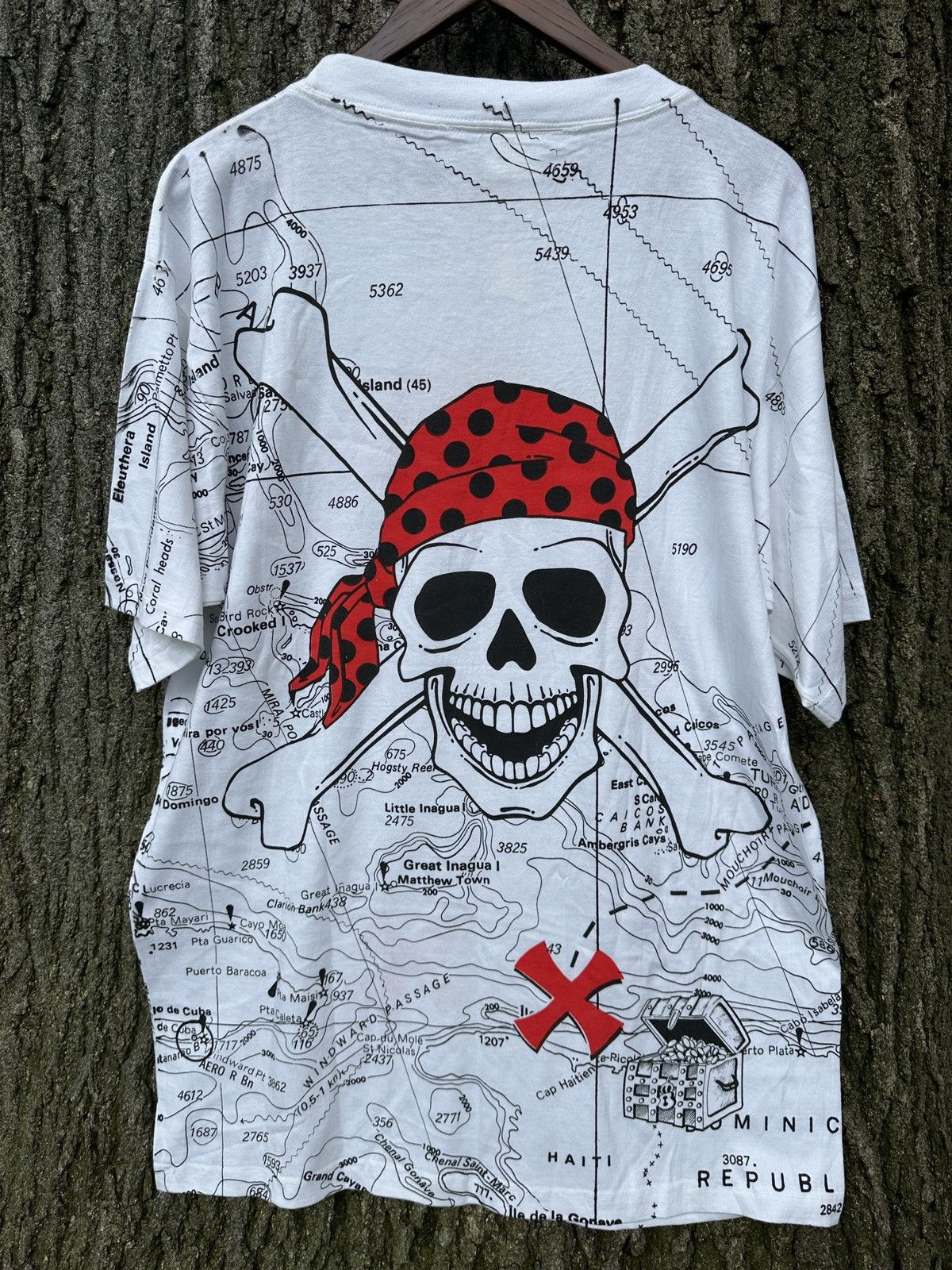 Disney × Vintage Vintage Disney AOP Pirates Of The Caribbean Graphic T Shirt Size US XL / EU 56 / 4 - 3 Thumbnail